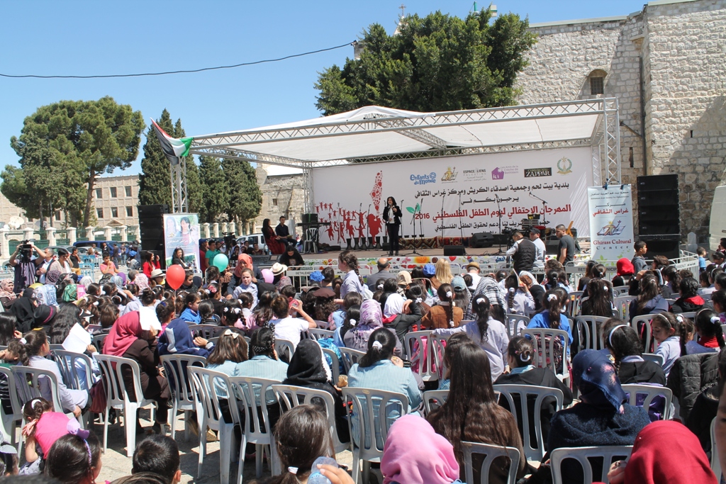 رئيسة بلدية بيت لحم تؤكد في المهرجان الإحتفالي ليوم الطفل الفلسطيني على حق الطفل بالعيش بكرامة 