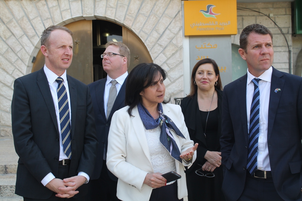 رئيسة بلدية بيت لحم تستقبل رئيس مقاطعة نيو سوث ويلز الأسترالية وترافقه في جولة إلى كنيسة المهد