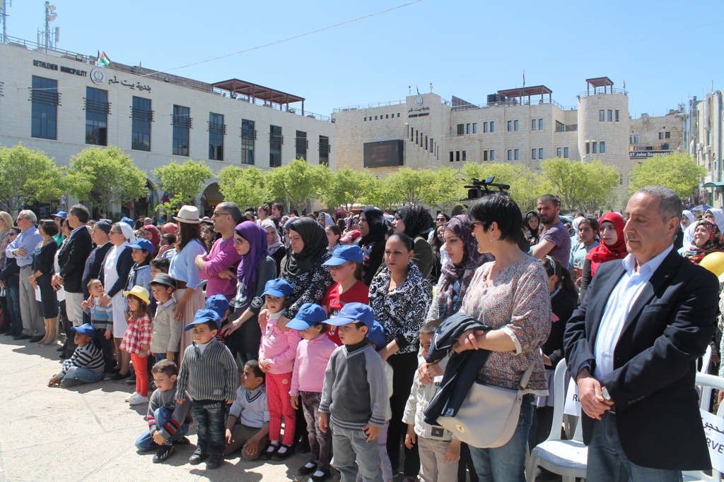 رئيسة بلدية بيت لحم تؤكد في المهرجان الإحتفالي ليوم الطفل الفلسطيني على حق الطفل بالعيش بكرامة 