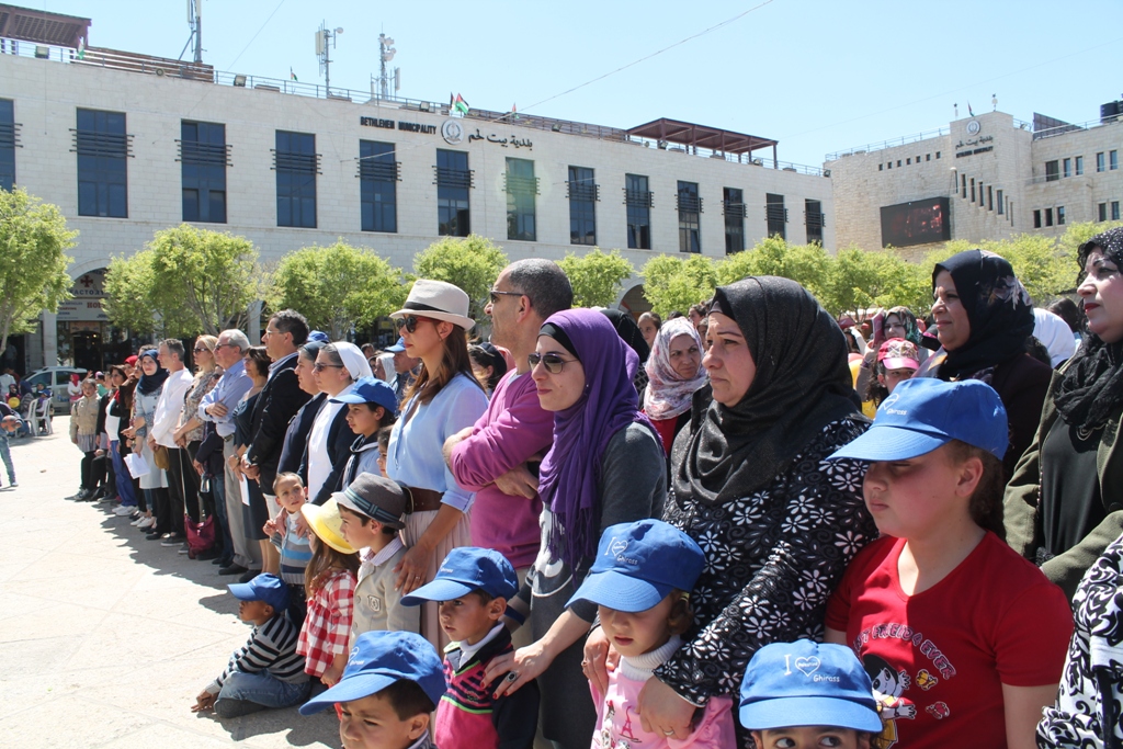 رئيسة بلدية بيت لحم تؤكد في المهرجان الإحتفالي ليوم الطفل الفلسطيني على حق الطفل بالعيش بكرامة 