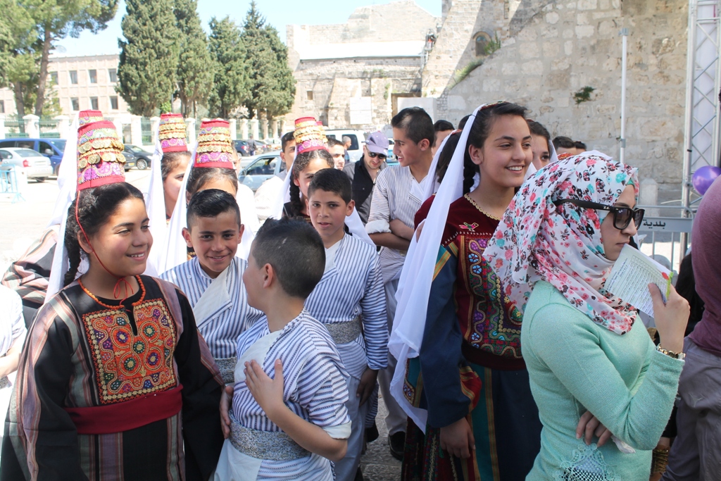 رئيسة بلدية بيت لحم تؤكد في المهرجان الإحتفالي ليوم الطفل الفلسطيني على حق الطفل بالعيش بكرامة 