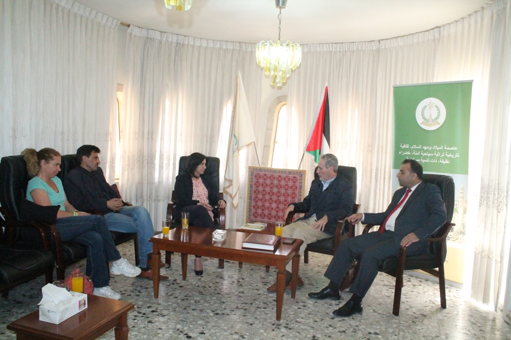 بابون تستقبل الروائي الإسباني مارثيليانو غاليانو روبيرو المناصر للقضية الفلسطينية 