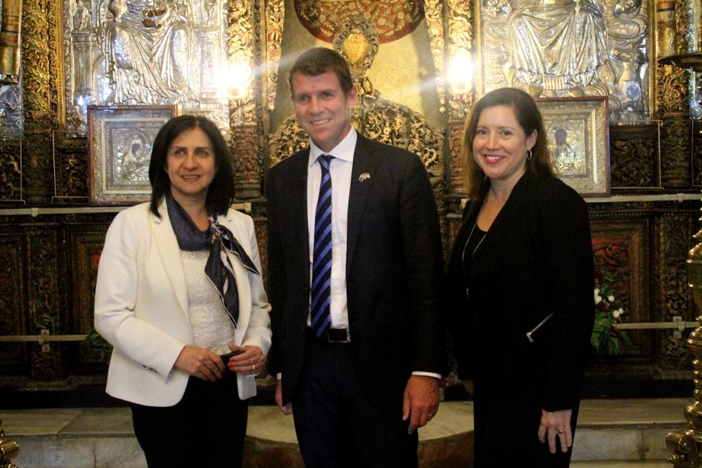 رئيسة بلدية بيت لحم تستقبل رئيس مقاطعة نيو سوث ويلز الأسترالية وترافقه في جولة إلى كنيسة المهد