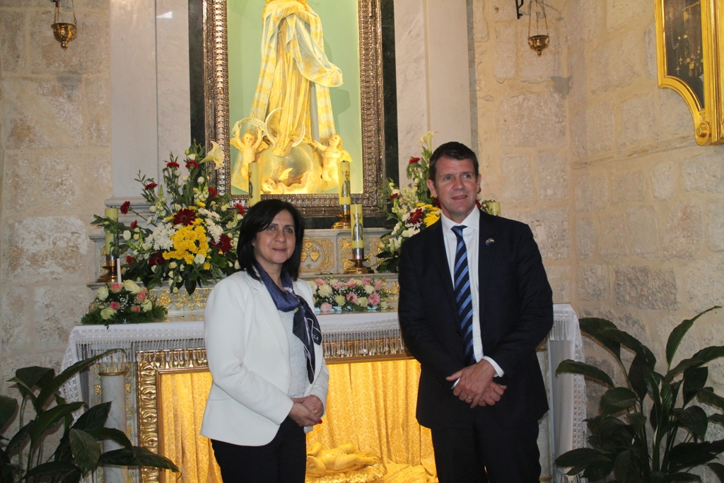 رئيسة بلدية بيت لحم تستقبل رئيس مقاطعة نيو سوث ويلز الأسترالية وترافقه في جولة إلى كنيسة المهد