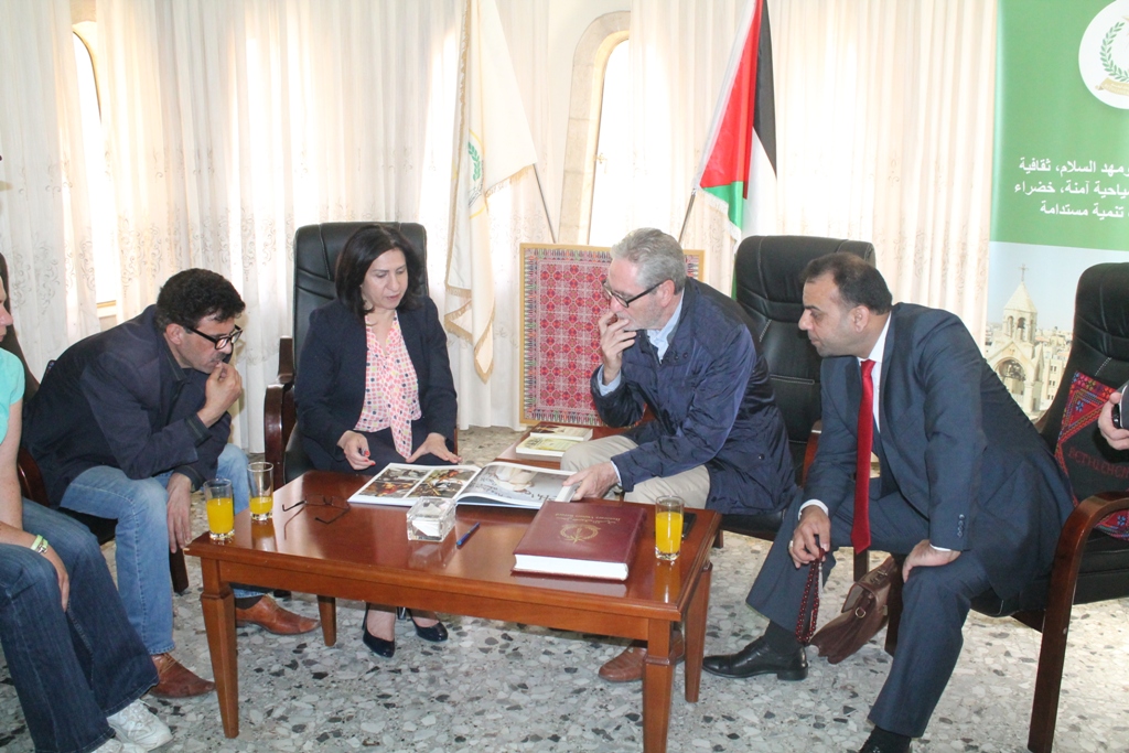 بابون تستقبل الروائي الإسباني مارثيليانو غاليانو روبيرو المناصر للقضية الفلسطينية 