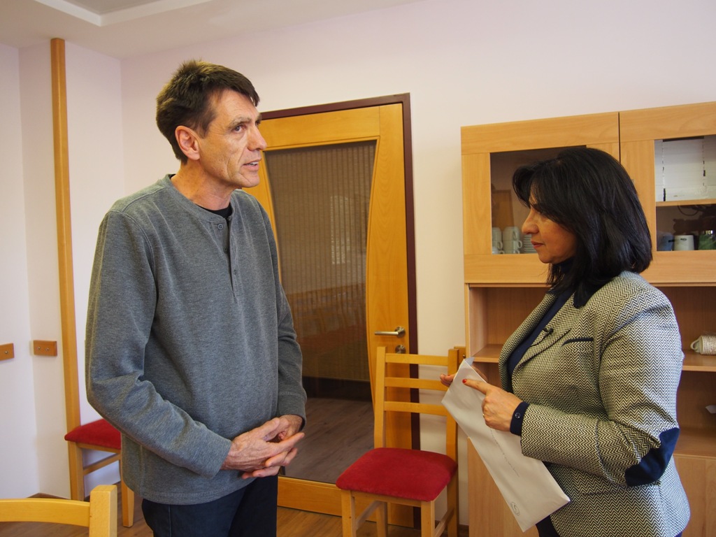  رئيسة بلدية بيت لحم تُكرم مؤسسة اللايف جيت لمشاركتهم في ماراثون فلسطين وتتجول في أقسام المؤسسة وتلتقي الأشخاص ذوي الإعاقة 