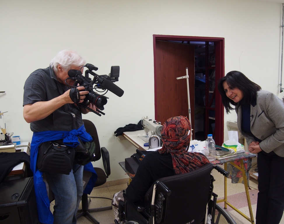  رئيسة بلدية بيت لحم تُكرم مؤسسة اللايف جيت لمشاركتهم في ماراثون فلسطين وتتجول في أقسام المؤسسة وتلتقي الأشخاص ذوي الإعاقة 