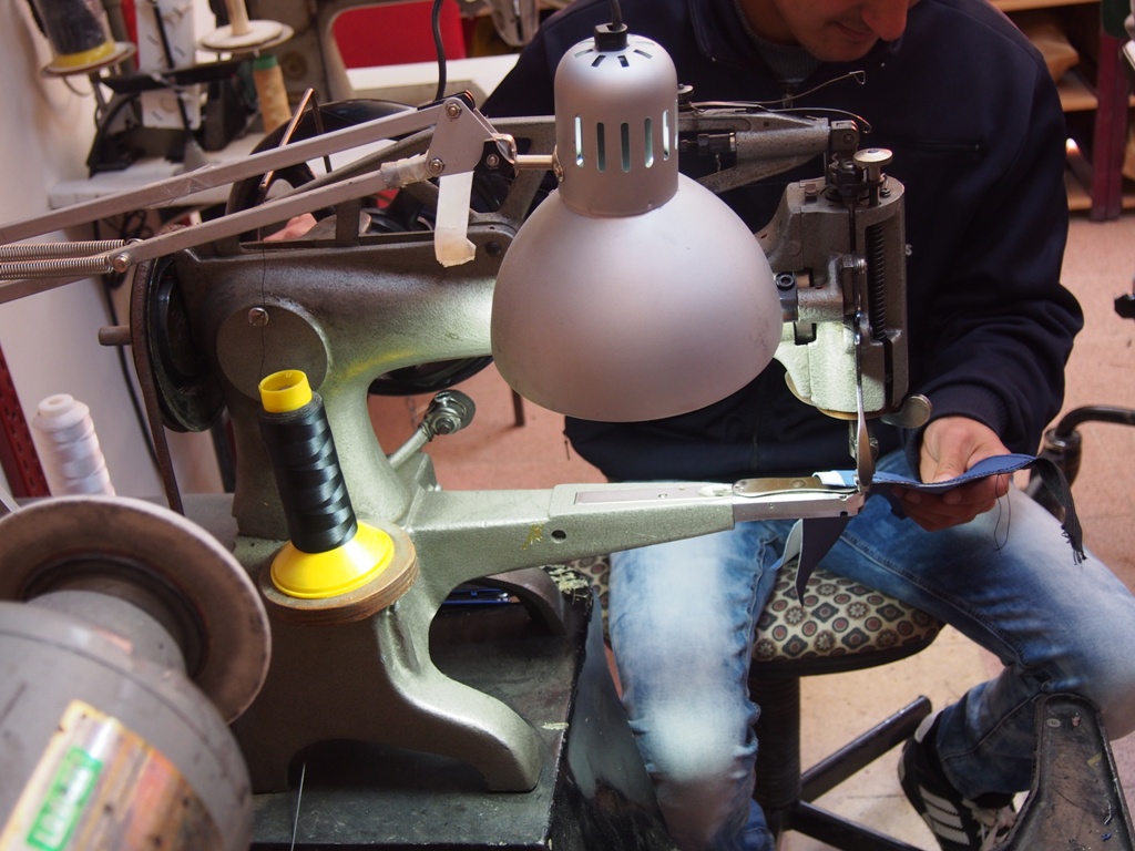  رئيسة بلدية بيت لحم تُكرم مؤسسة اللايف جيت لمشاركتهم في ماراثون فلسطين وتتجول في أقسام المؤسسة وتلتقي الأشخاص ذوي الإعاقة 