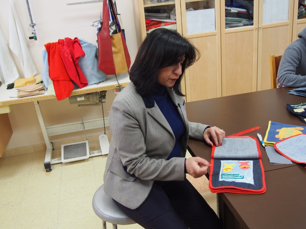  رئيسة بلدية بيت لحم تُكرم مؤسسة اللايف جيت لمشاركتهم في ماراثون فلسطين وتتجول في أقسام المؤسسة وتلتقي الأشخاص ذوي الإعاقة 