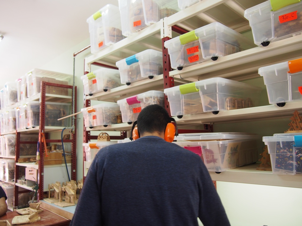  رئيسة بلدية بيت لحم تُكرم مؤسسة اللايف جيت لمشاركتهم في ماراثون فلسطين وتتجول في أقسام المؤسسة وتلتقي الأشخاص ذوي الإعاقة 