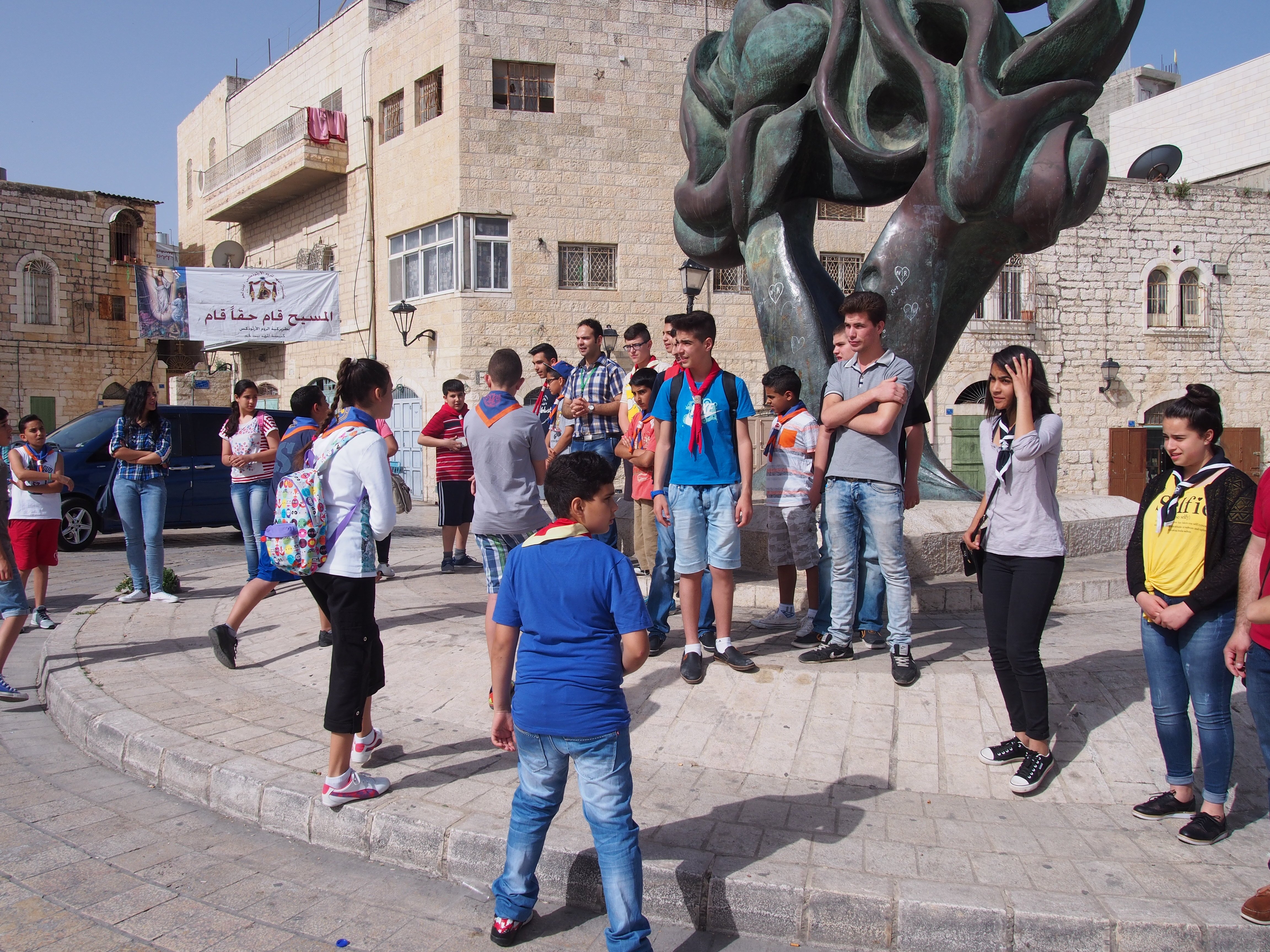 نشاط فصحي في شوارع بيت لحم القديمة للتعرف على تاريخ وأصالة المواقع التراثية والتاريخية 