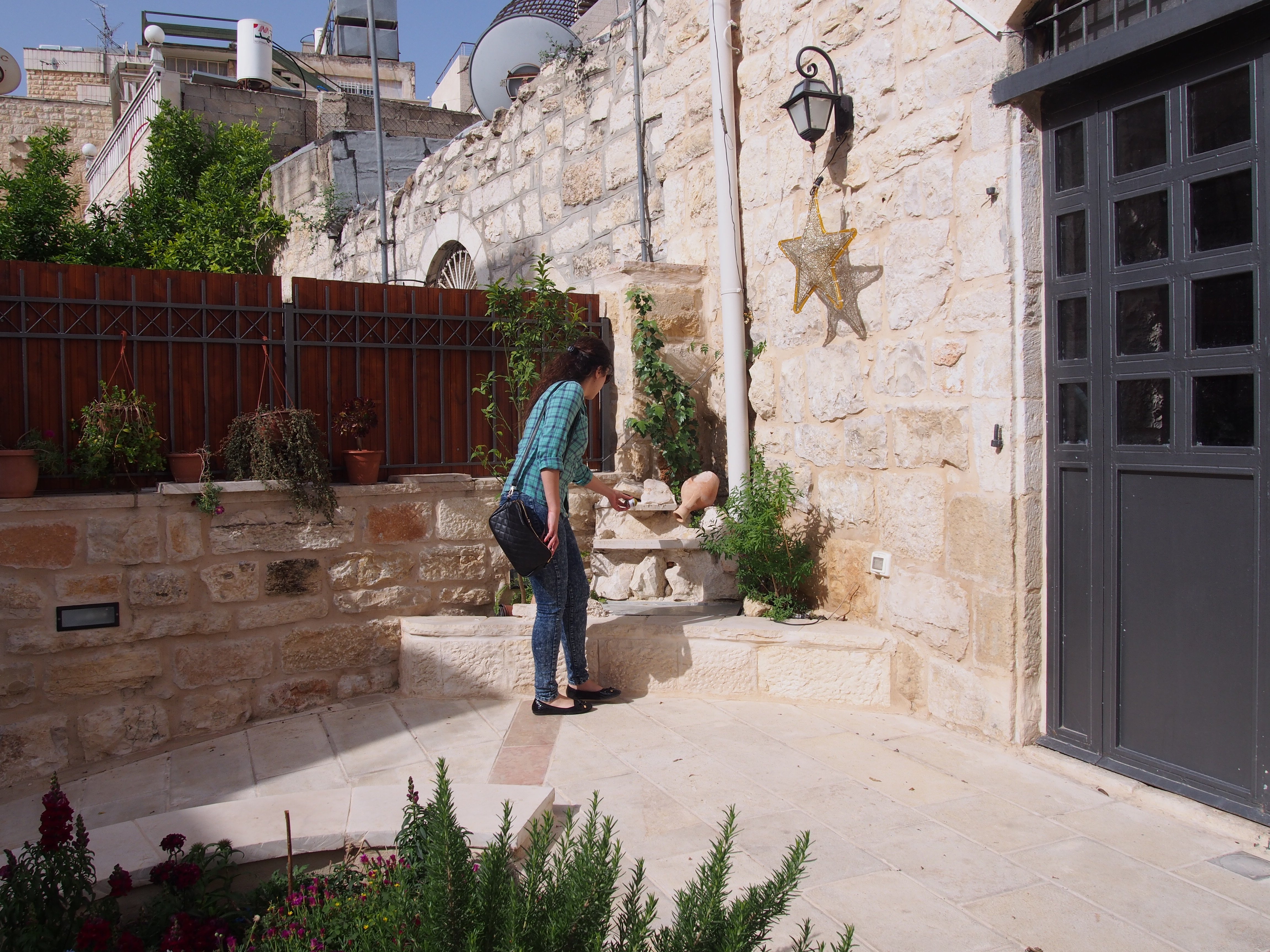 نشاط فصحي في شوارع بيت لحم القديمة للتعرف على تاريخ وأصالة المواقع التراثية والتاريخية 