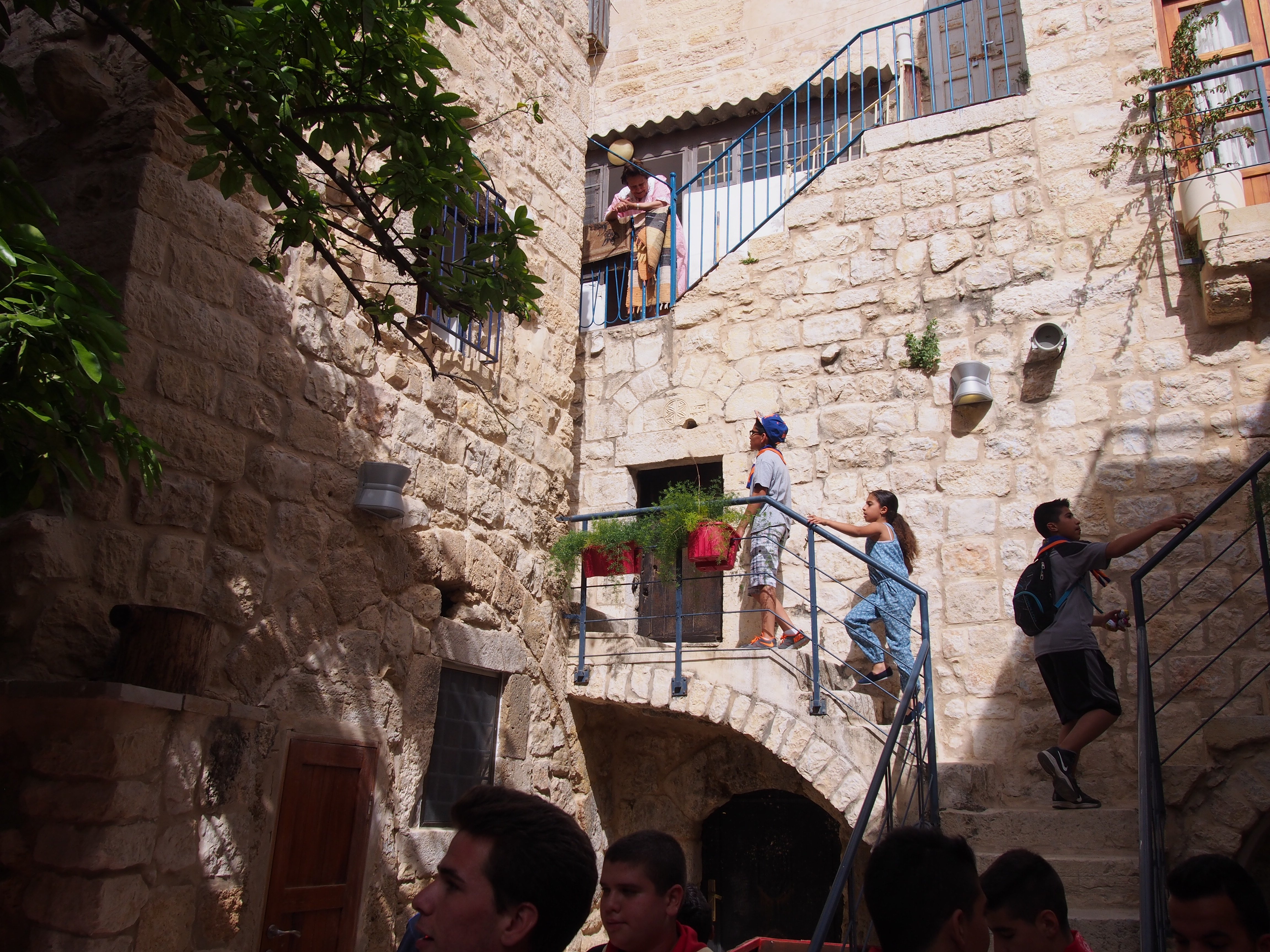 نشاط فصحي في شوارع بيت لحم القديمة للتعرف على تاريخ وأصالة المواقع التراثية والتاريخية 