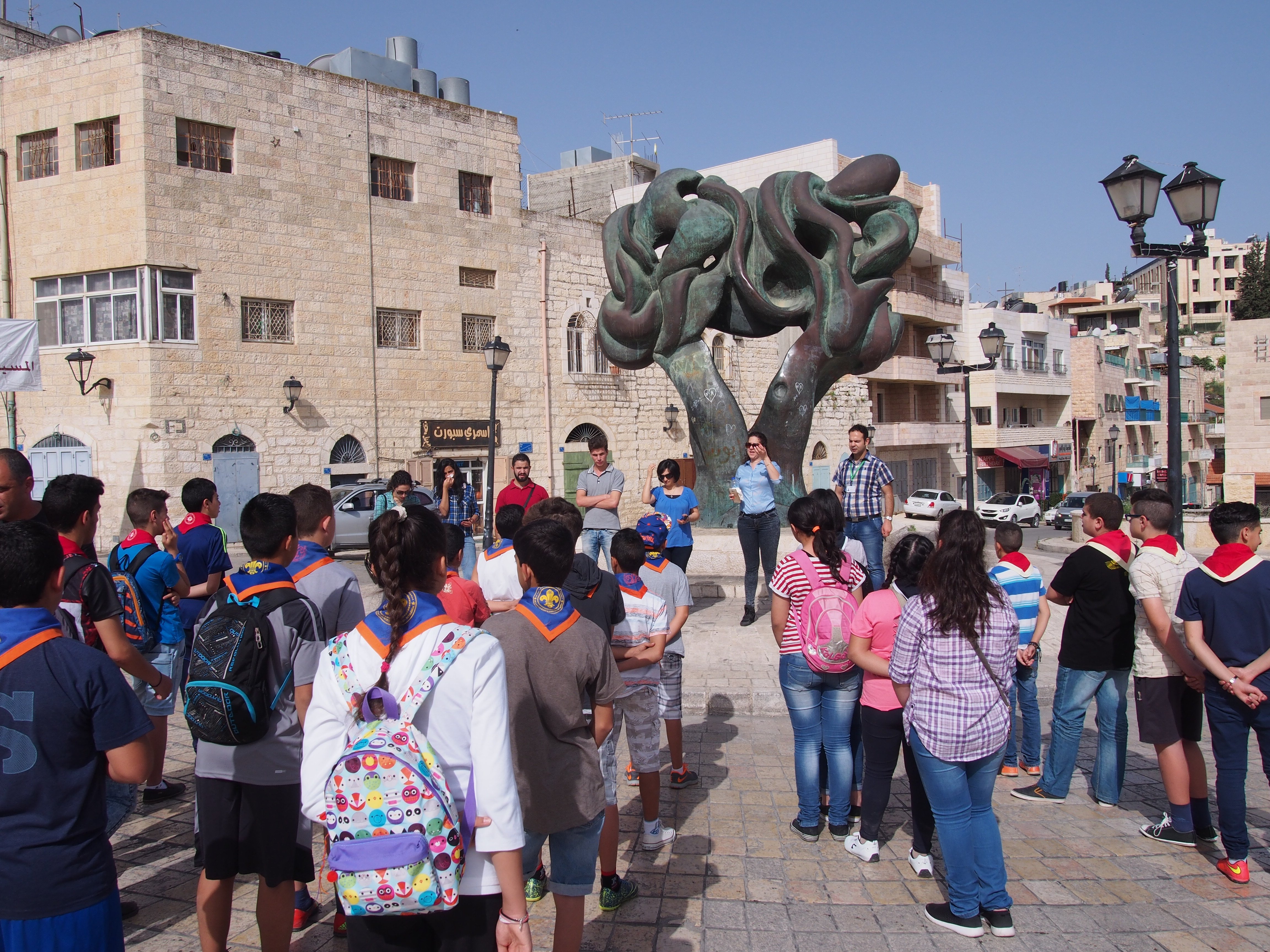 نشاط فصحي في شوارع بيت لحم القديمة للتعرف على تاريخ وأصالة المواقع التراثية والتاريخية 