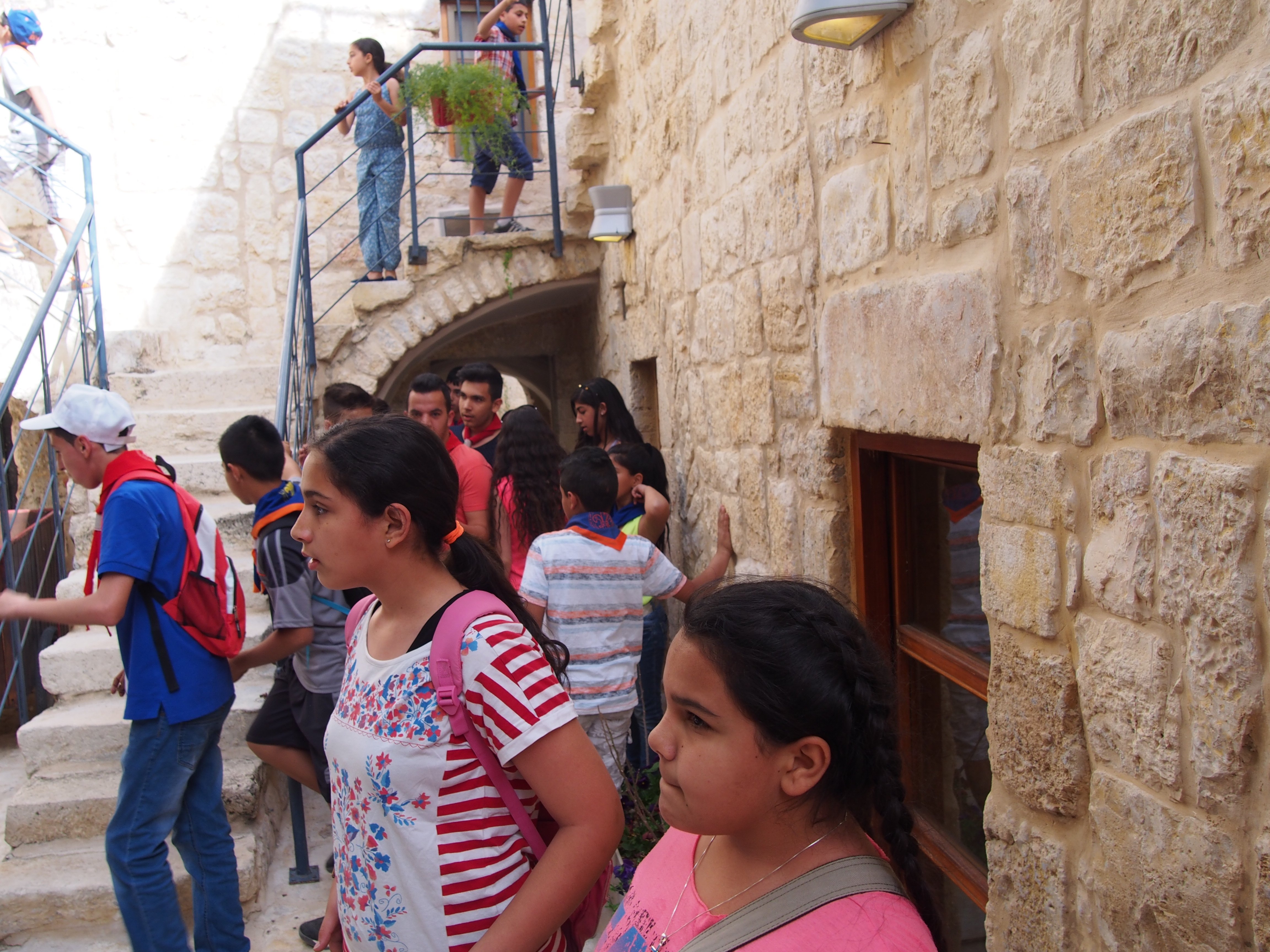 نشاط فصحي في شوارع بيت لحم القديمة للتعرف على تاريخ وأصالة المواقع التراثية والتاريخية 