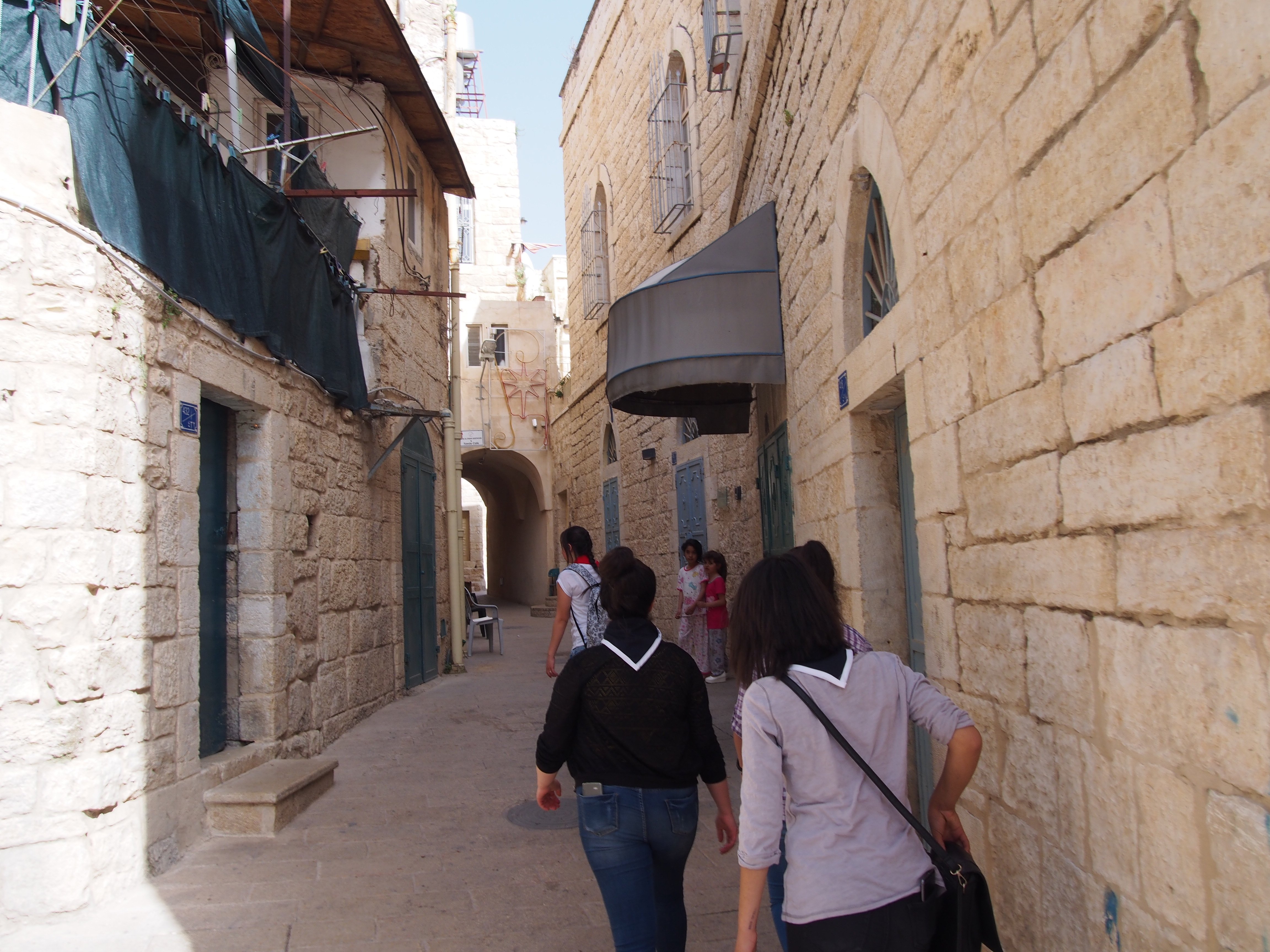 نشاط فصحي في شوارع بيت لحم القديمة للتعرف على تاريخ وأصالة المواقع التراثية والتاريخية 