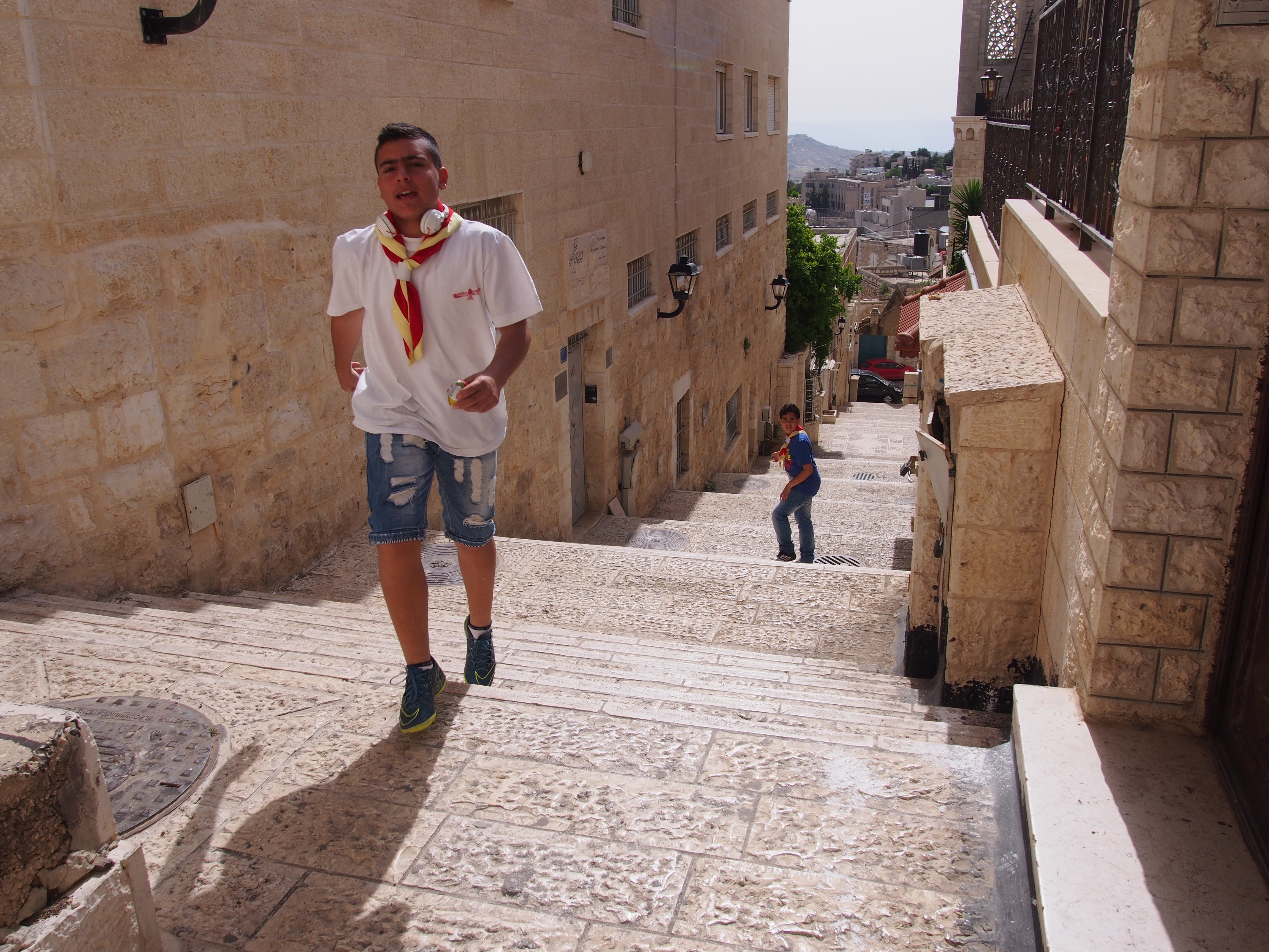 نشاط فصحي في شوارع بيت لحم القديمة للتعرف على تاريخ وأصالة المواقع التراثية والتاريخية 