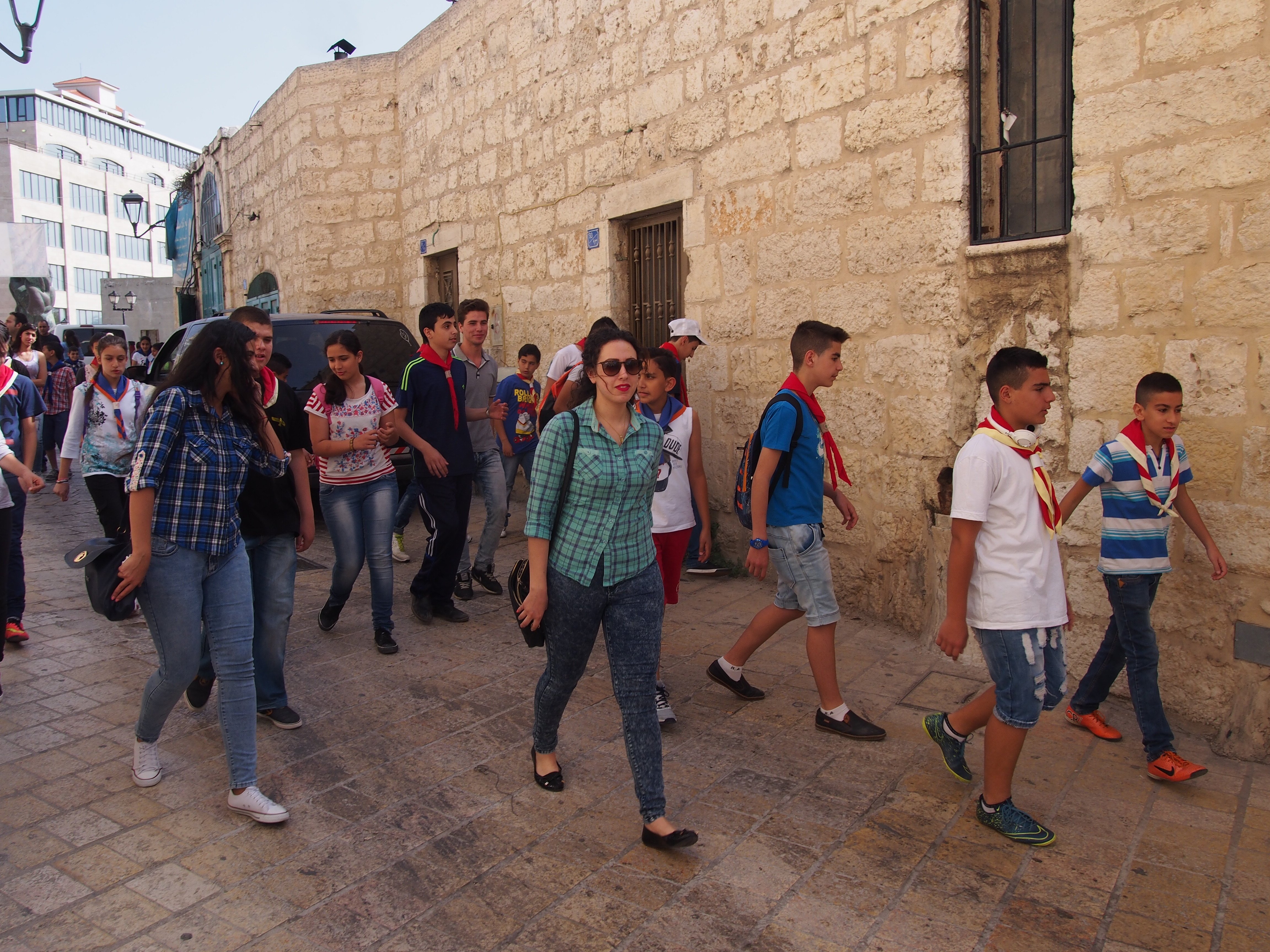 نشاط فصحي في شوارع بيت لحم القديمة للتعرف على تاريخ وأصالة المواقع التراثية والتاريخية 