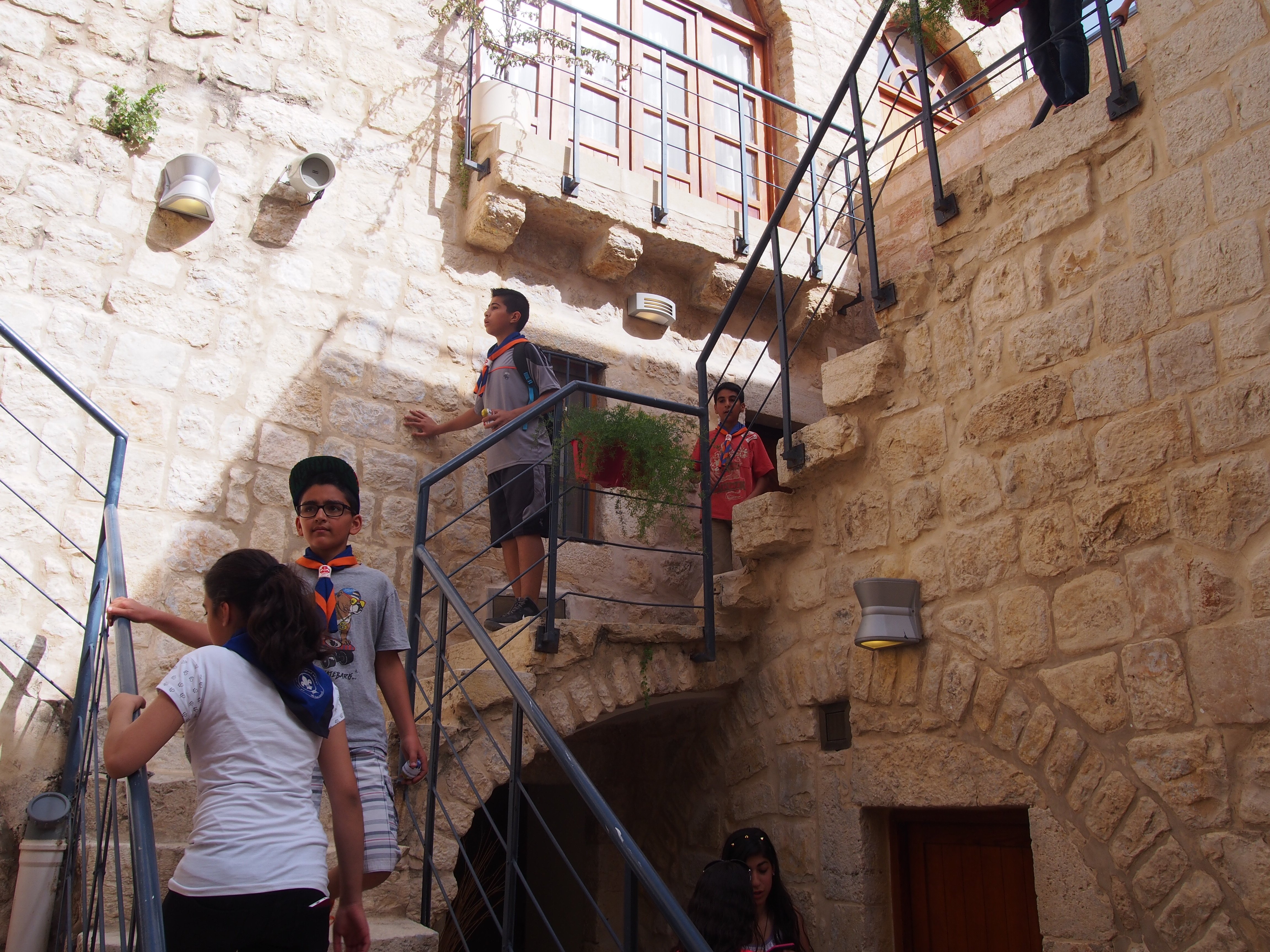 نشاط فصحي في شوارع بيت لحم القديمة للتعرف على تاريخ وأصالة المواقع التراثية والتاريخية 