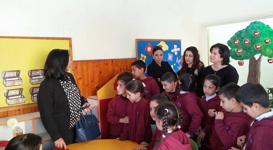 رئيسة بلدية بيت لحم في جولة تفقدية لمدرستي سيرا وإفتح بولس السادس