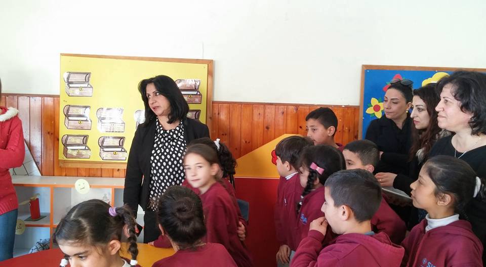 رئيسة بلدية بيت لحم في جولة تفقدية لمدرستي سيرا وإفتح بولس السادس