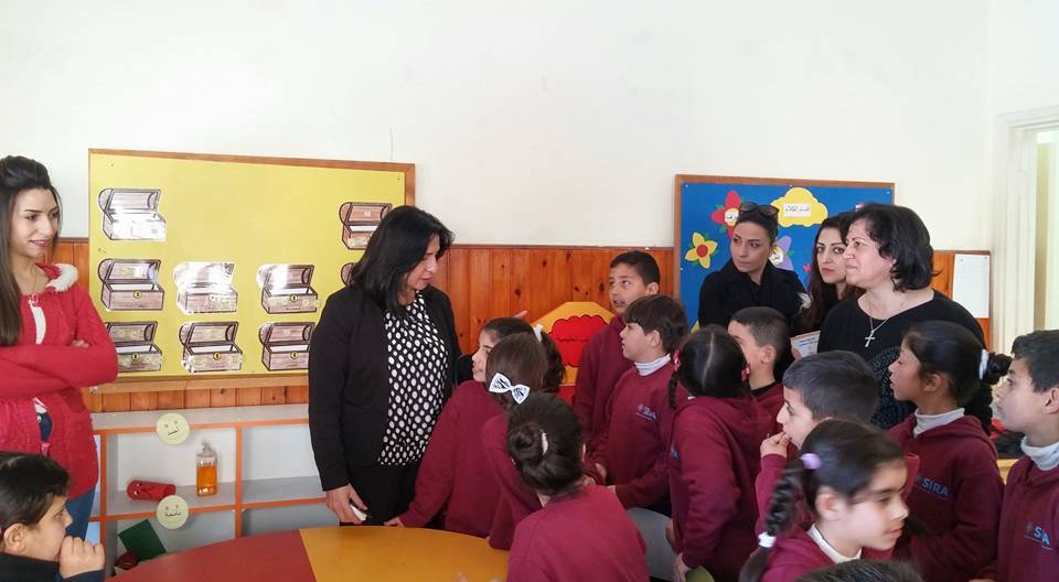 رئيسة بلدية بيت لحم في جولة تفقدية لمدرستي سيرا وإفتح بولس السادس