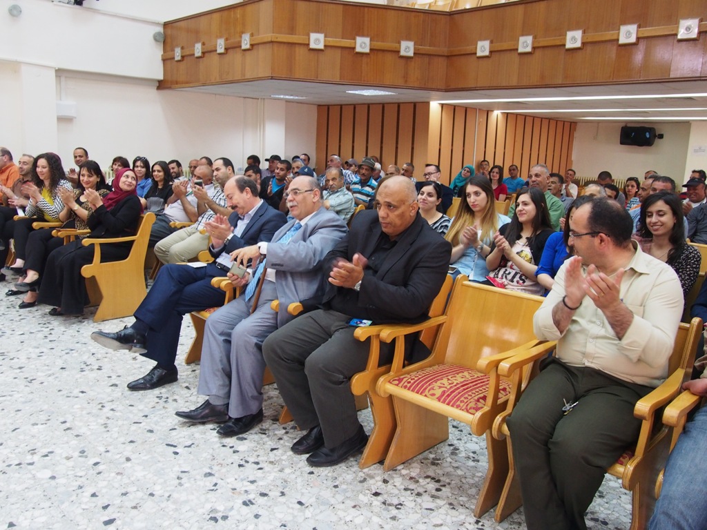 ضمن فعالية يوم العمال في بلدية بيت لحم بابون تثمن عالياً مجهود موظفي وعمال البلدية وتُكرم أحد عمالها لأمانته