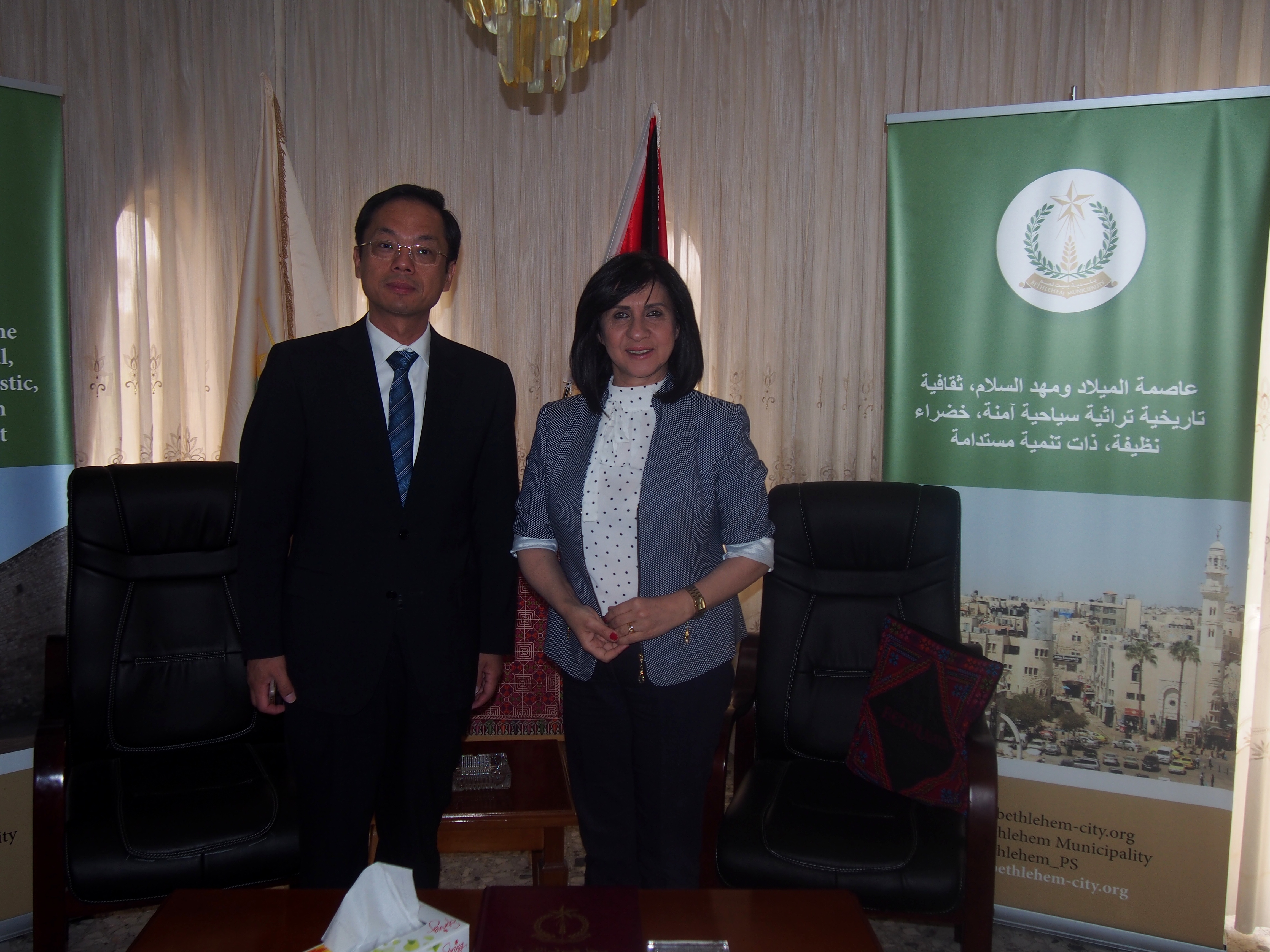 سفير الصين في فلسطين يلتقي بابون ويدعوها للمشاركة في معرض طريق الحرير في جمهورية الصين  الشعبية