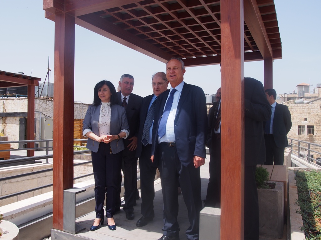 بابون تستقبل المعلم سامر خوري وتشكره على مشروع ترميم ساحة المهد وجهودهم الدائمة لصالح بيت لحم 