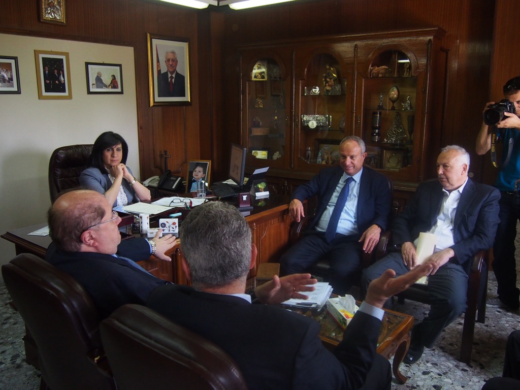 بابون تستقبل المعلم سامر خوري وتشكره على مشروع ترميم ساحة المهد وجهودهم الدائمة لصالح بيت لحم 