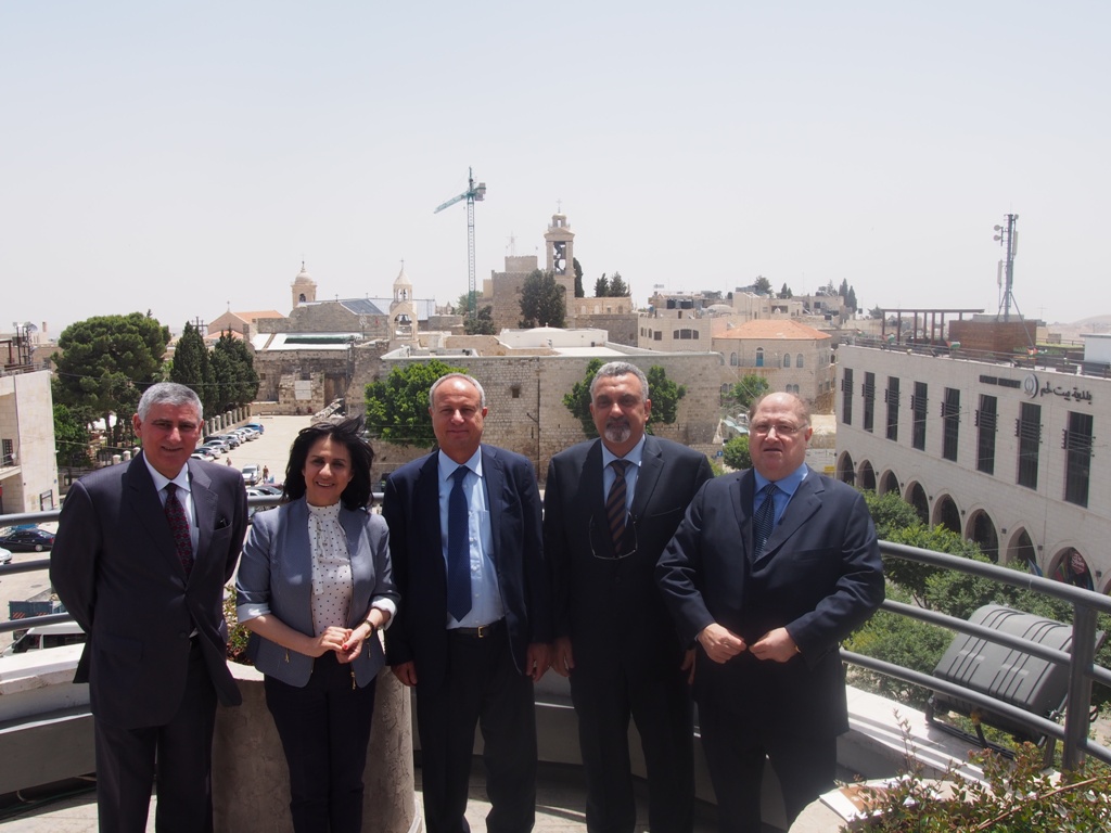 بابون تستقبل المعلم سامر خوري وتشكره على مشروع ترميم ساحة المهد وجهودهم الدائمة لصالح بيت لحم 