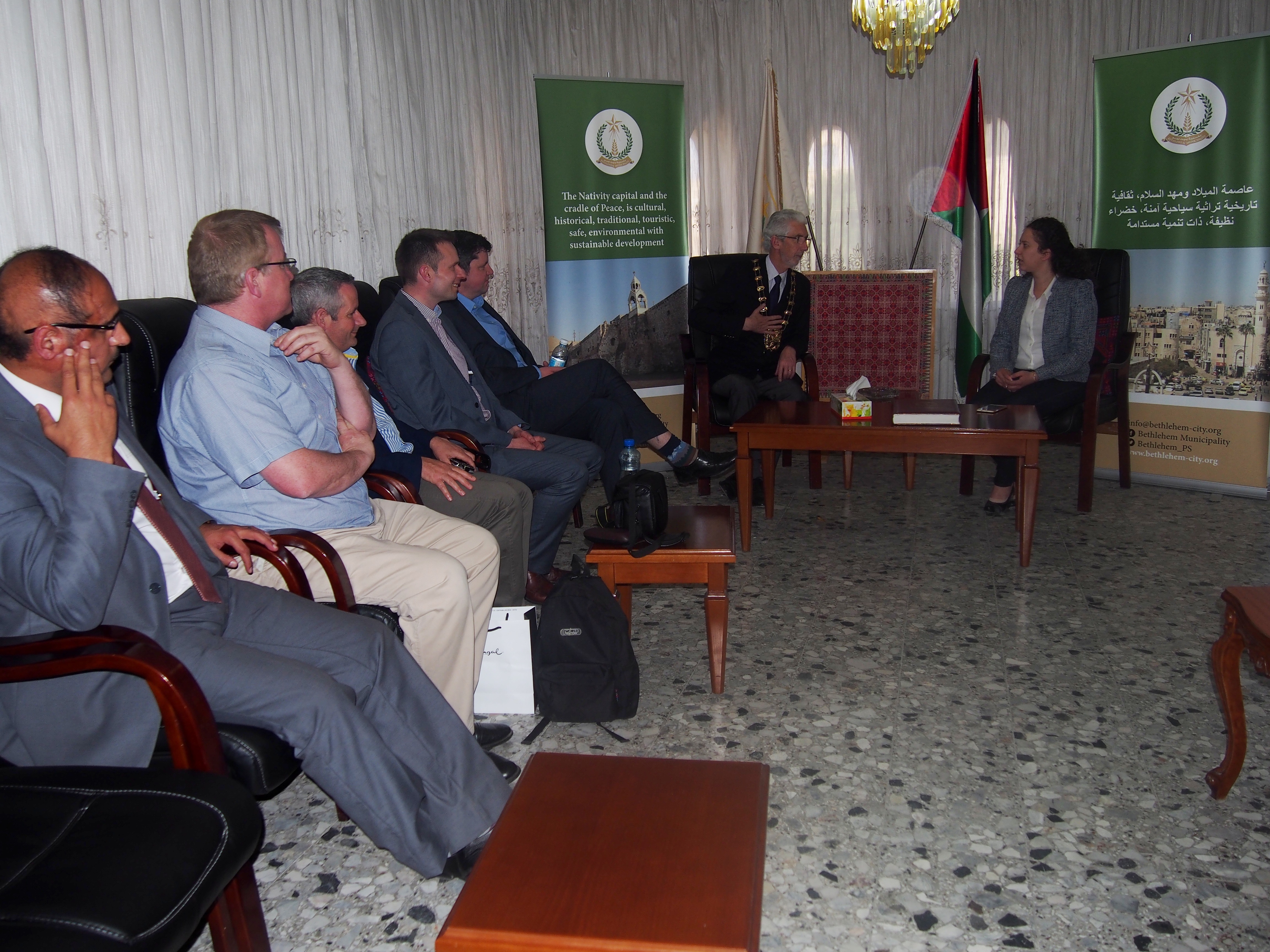 نائب رئيسة بلدية بيت لحم يستقبل وفداً من مقاطعة فنجال الإيرلندية يترأسه رئيس بلديتها