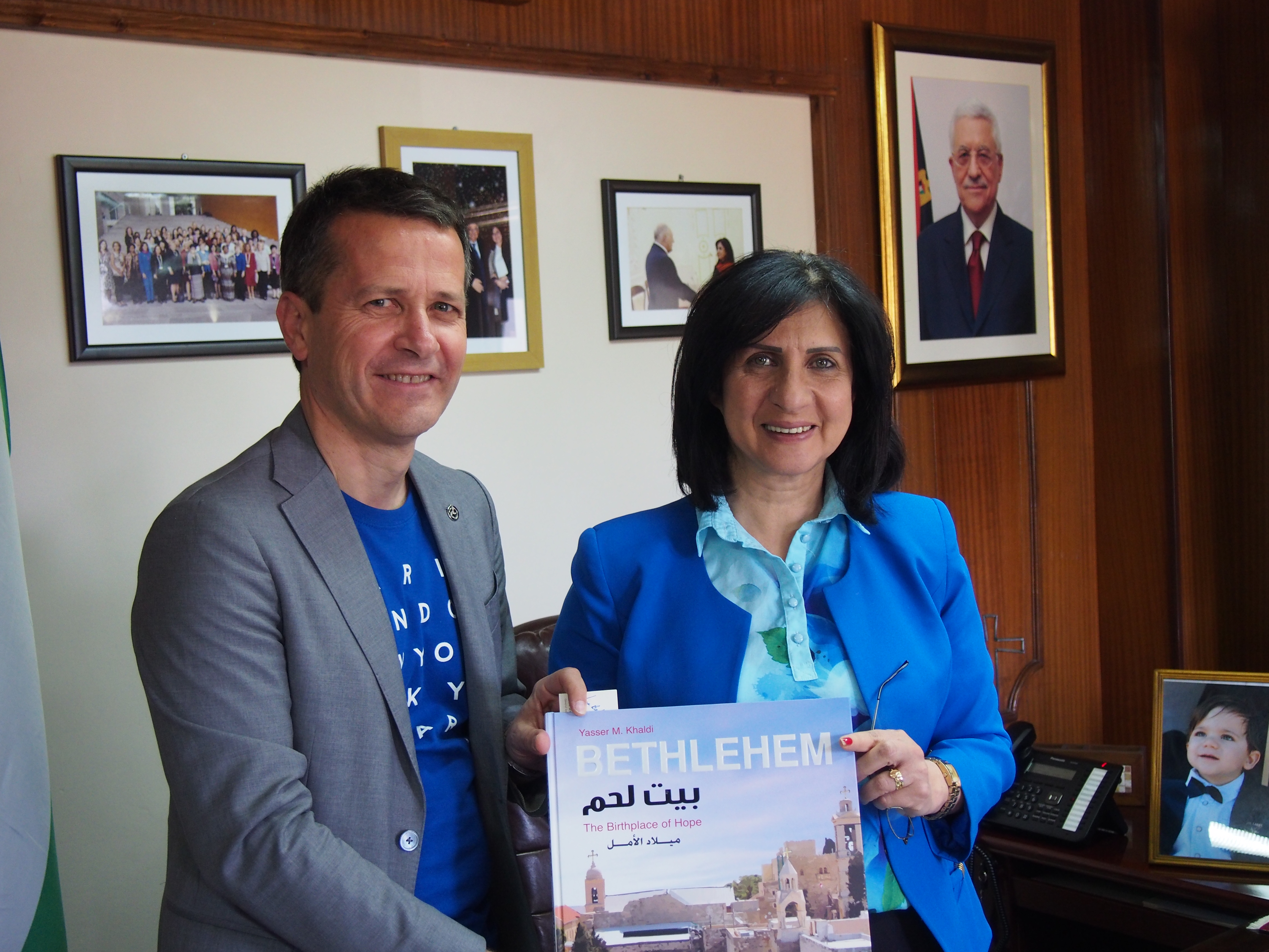 بابون تستقبل عضو مجلس الشيوخ الإسباني والوفد المرافق وتقدم لهم عرضاً مفصلاً عن طبيعة الحصار في بيت لحم 