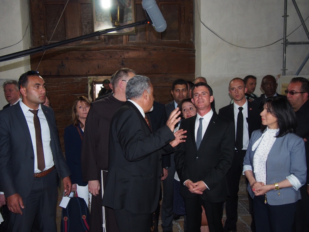 رئيسة بلدية بيت لحم تشارك في إستقبال رئيس الوزراء الفرنسي وترافقه في جولته 