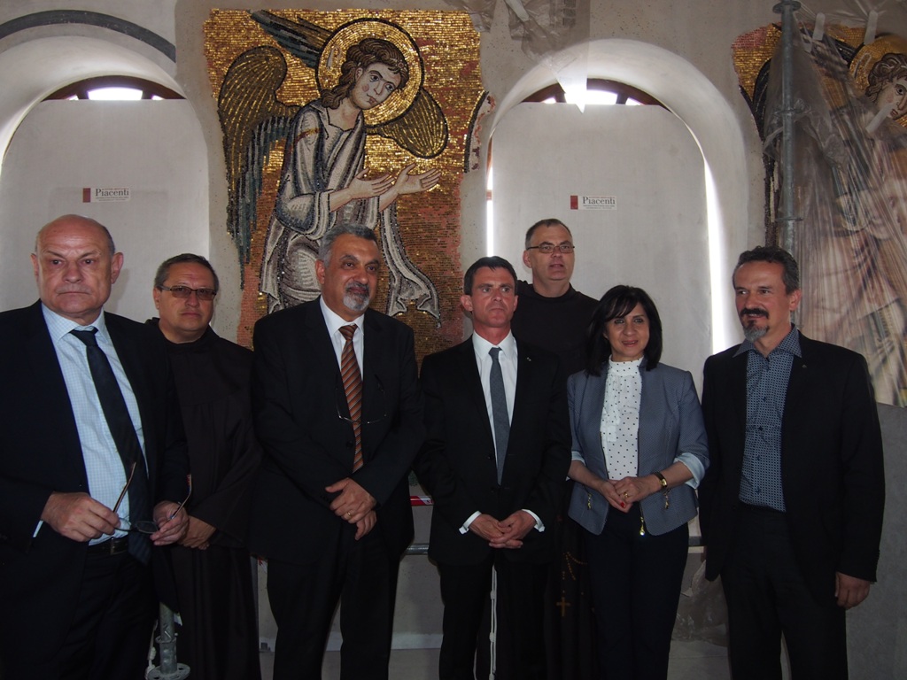 رئيسة بلدية بيت لحم تشارك في إستقبال رئيس الوزراء الفرنسي وترافقه في جولته 