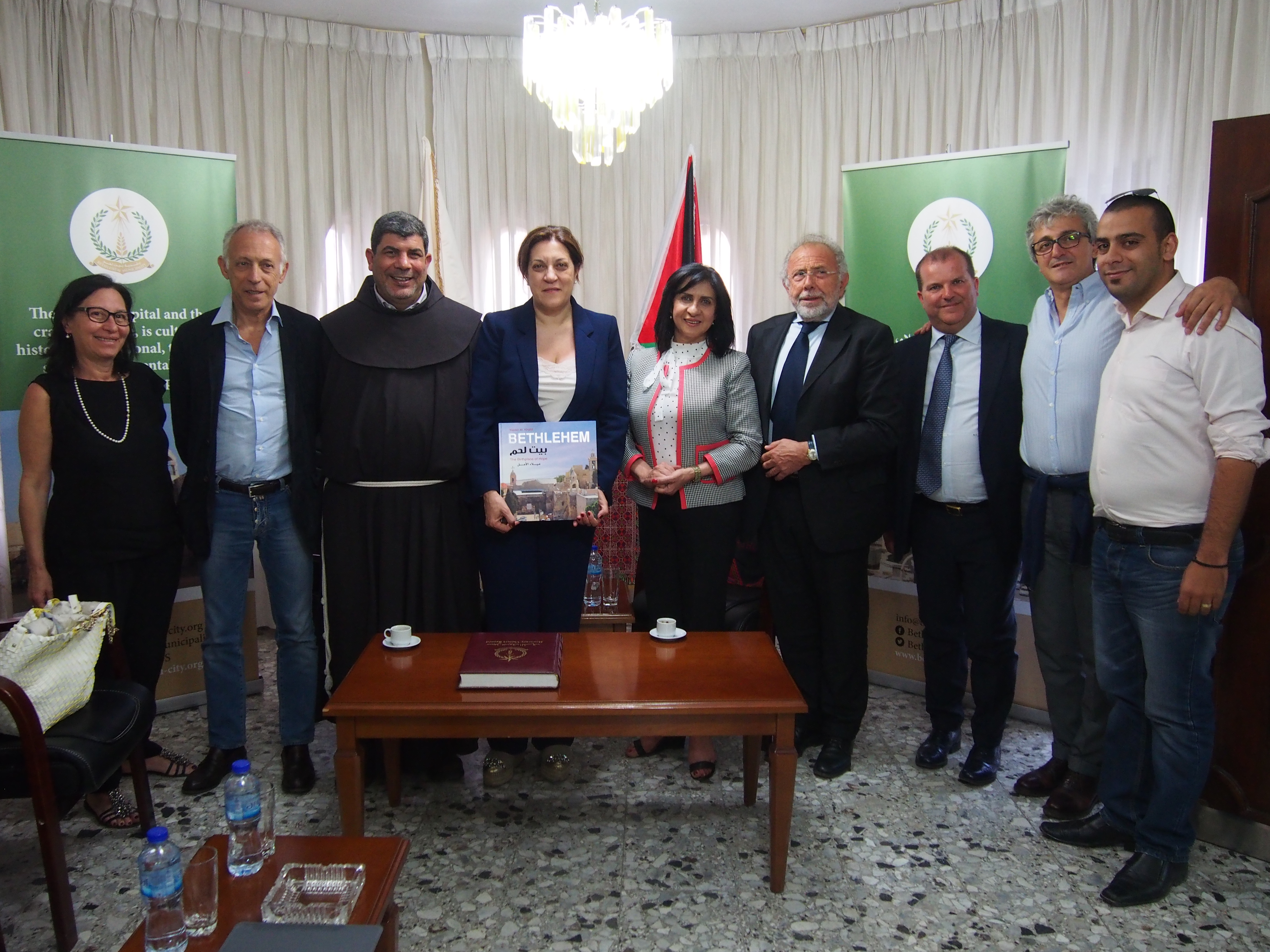 رئيسة بلدية بيت لحم تلتقي برئيسة مقاطعة أومبريا الإيطالية وتؤكد أن دعمهم للطالب الفلسطيني دعماً لمشروع الإنسان 