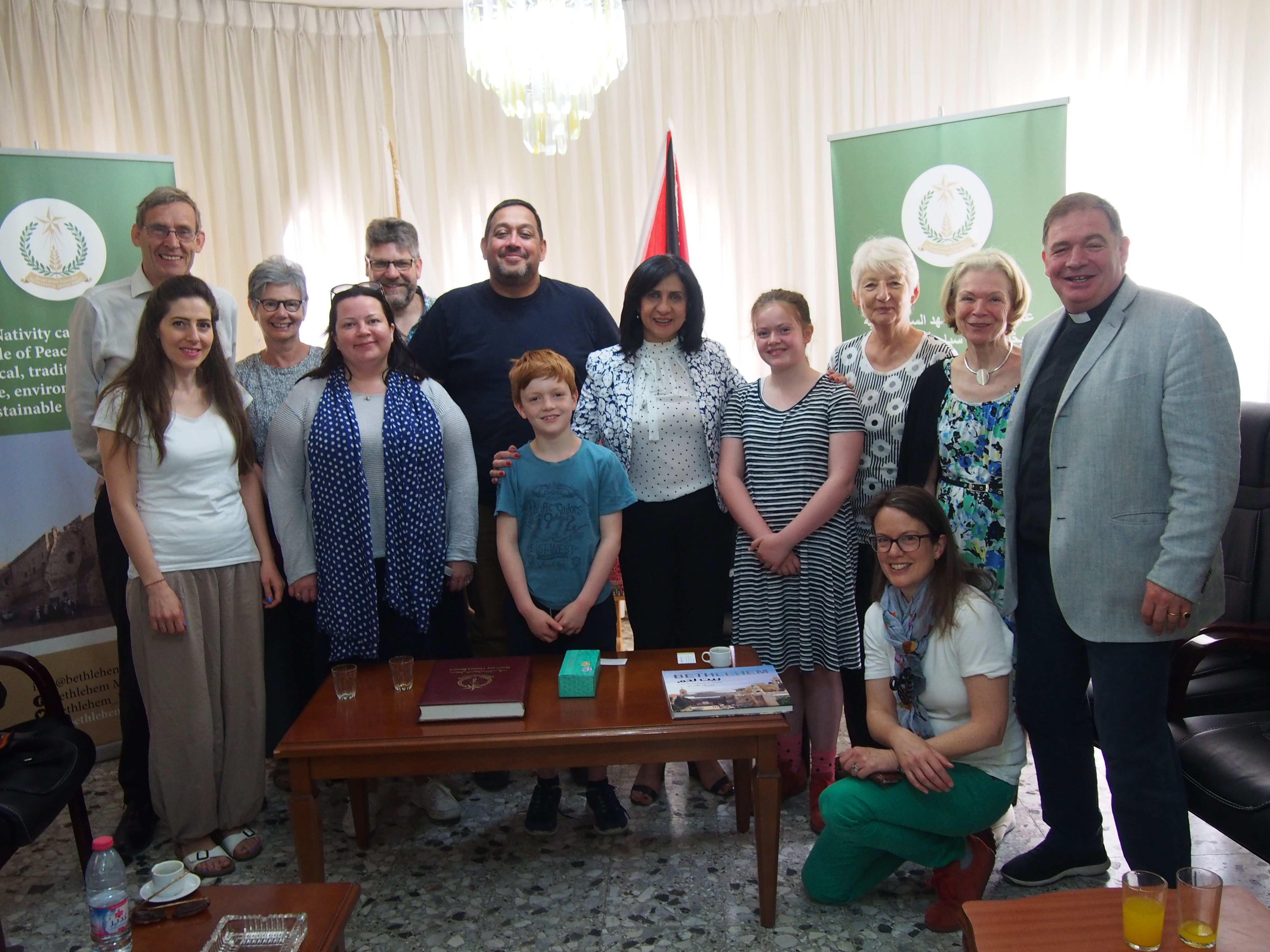 بابون تستقبل وفداً من كينينغتون البريطانية وتنقل لهم واقع المدينة وبدورهم يعربون عن رغبتهم في توقيع علاقة توأمة مع البلدية 