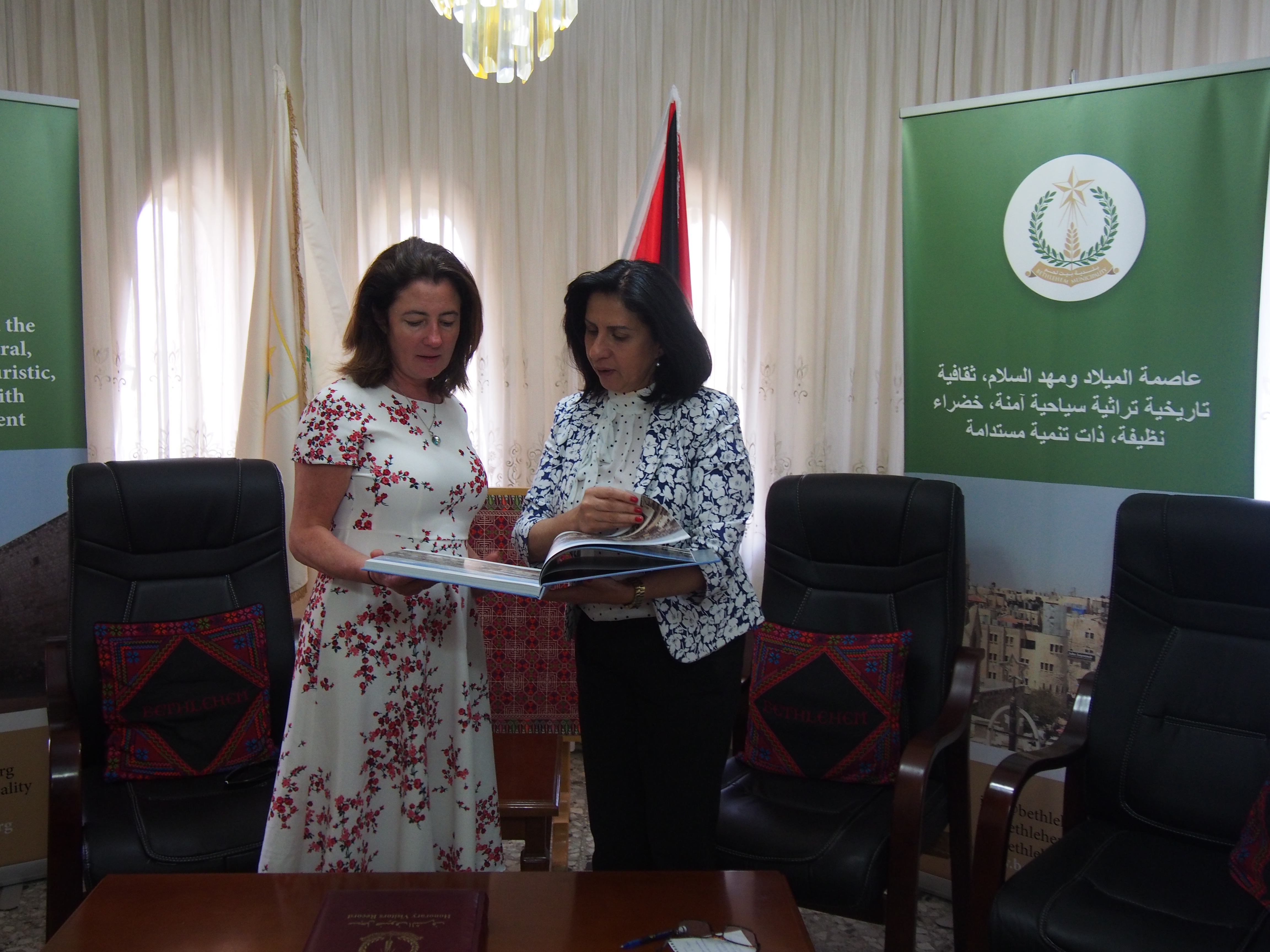 رئيسة بلدية بيت لحم تستقبل البارونة وليمز وتنقل لها واقع بيت لحم في ظل التحديات العديدة