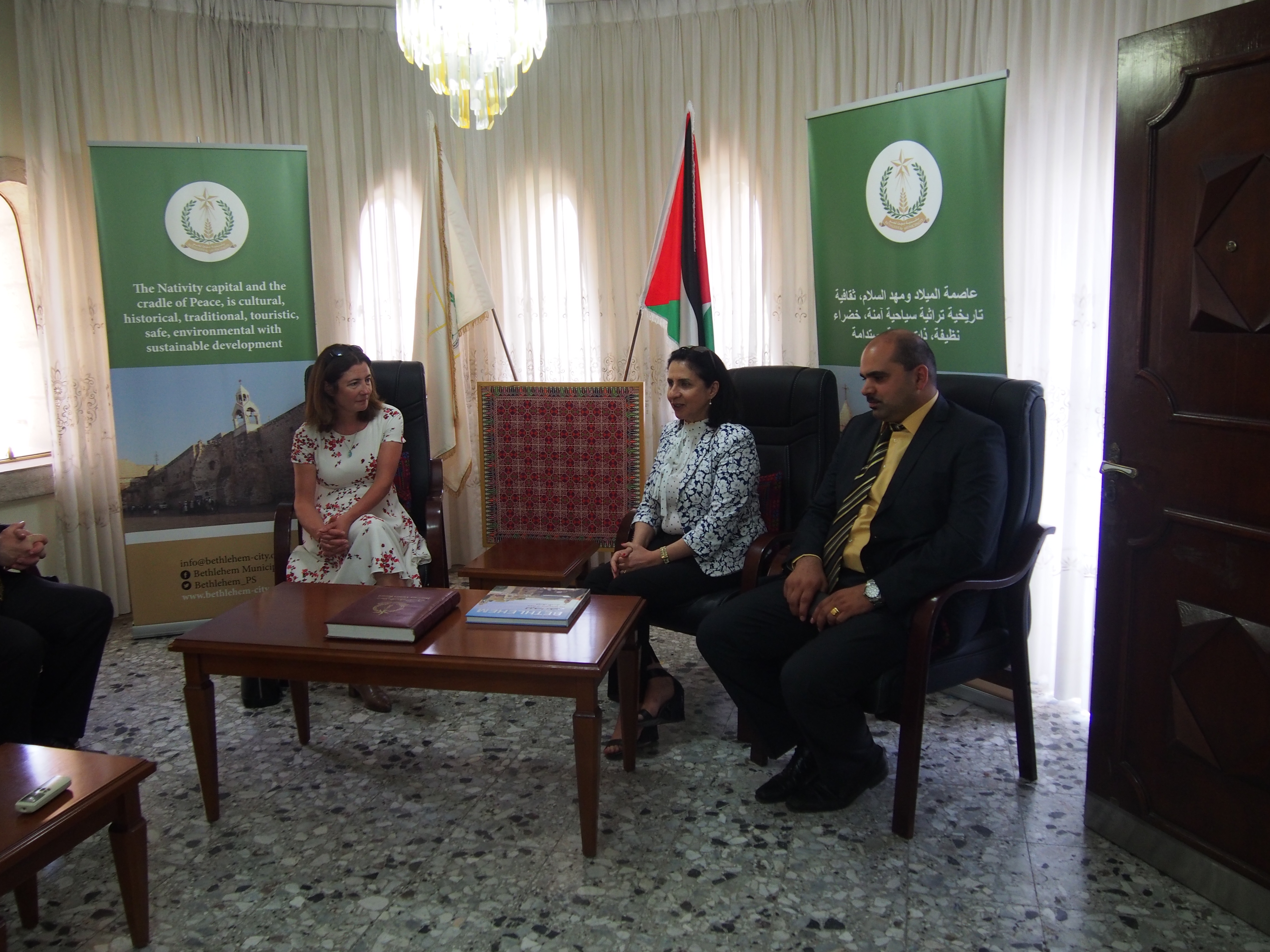 رئيسة بلدية بيت لحم تستقبل البارونة وليمز وتنقل لها واقع بيت لحم في ظل التحديات العديدة