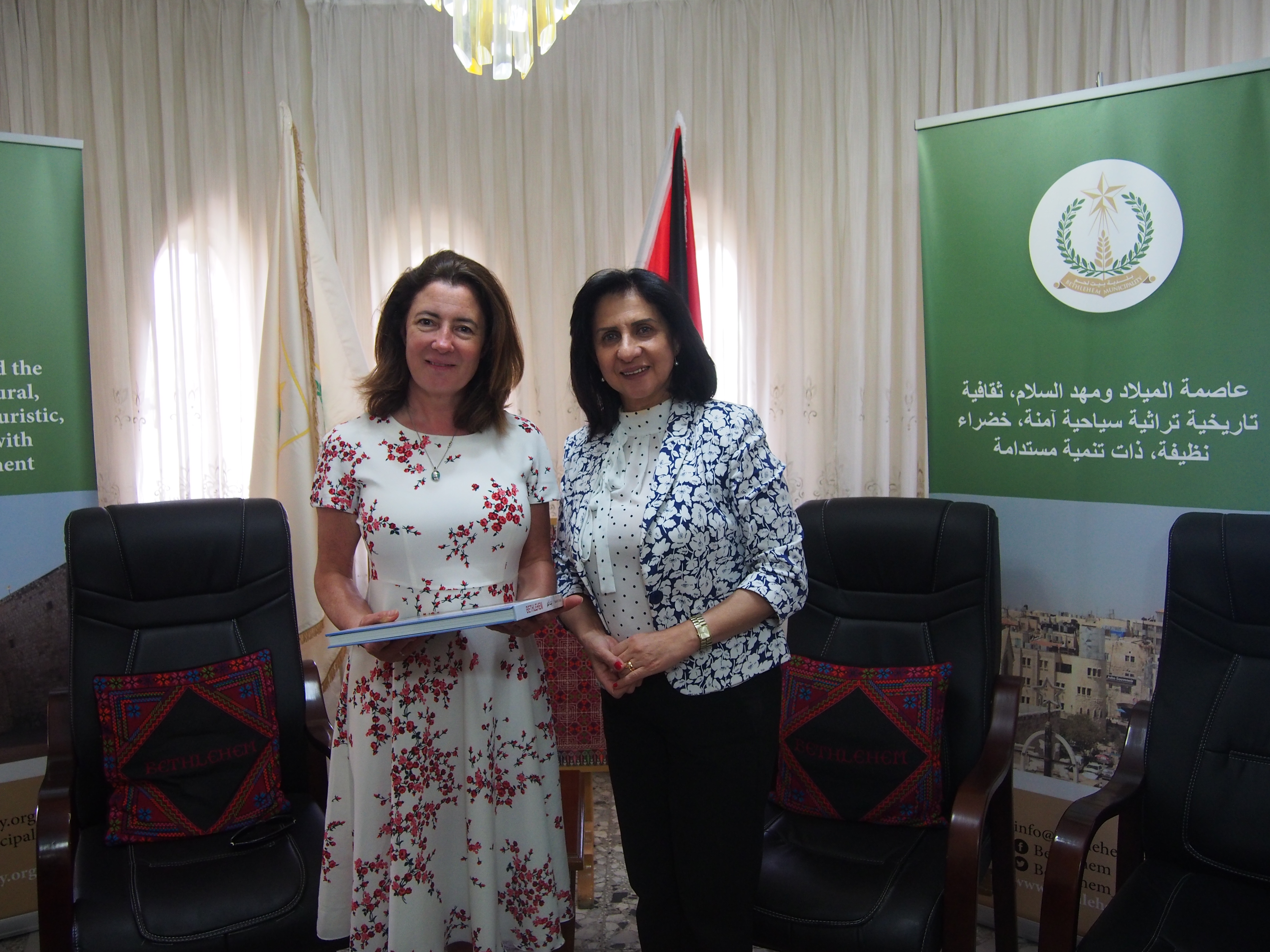 رئيسة بلدية بيت لحم تستقبل البارونة وليمز وتنقل لها واقع بيت لحم في ظل التحديات العديدة