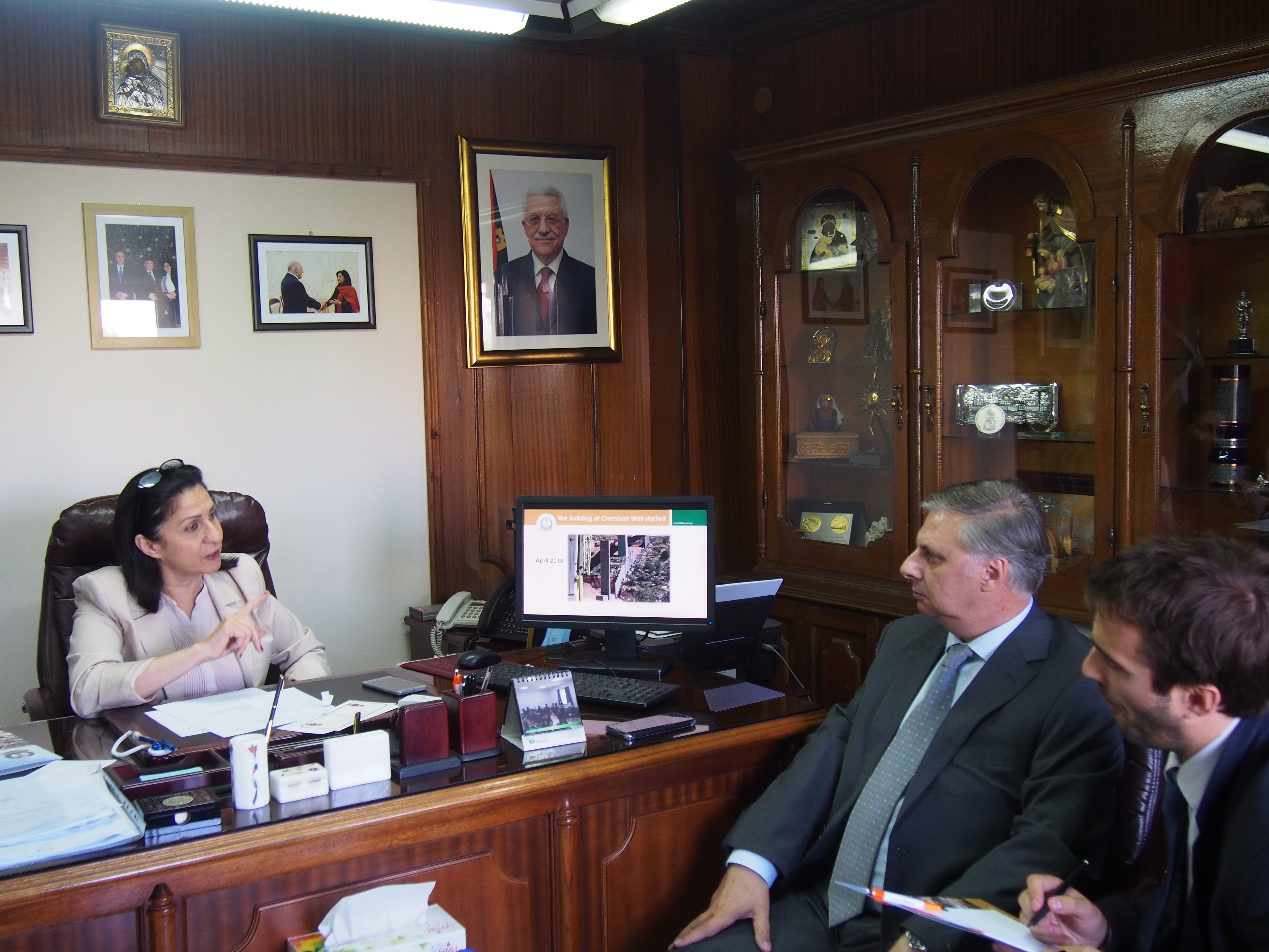  بابون تسقبل عدداً من القناصل وممثلي الدول وتنقل لهم أخر تحضيرات مؤتمر مغتربي محافظة بيت لحم وتدعوهم للترويج للمؤتمر وجذب مزيد من المشاركين  