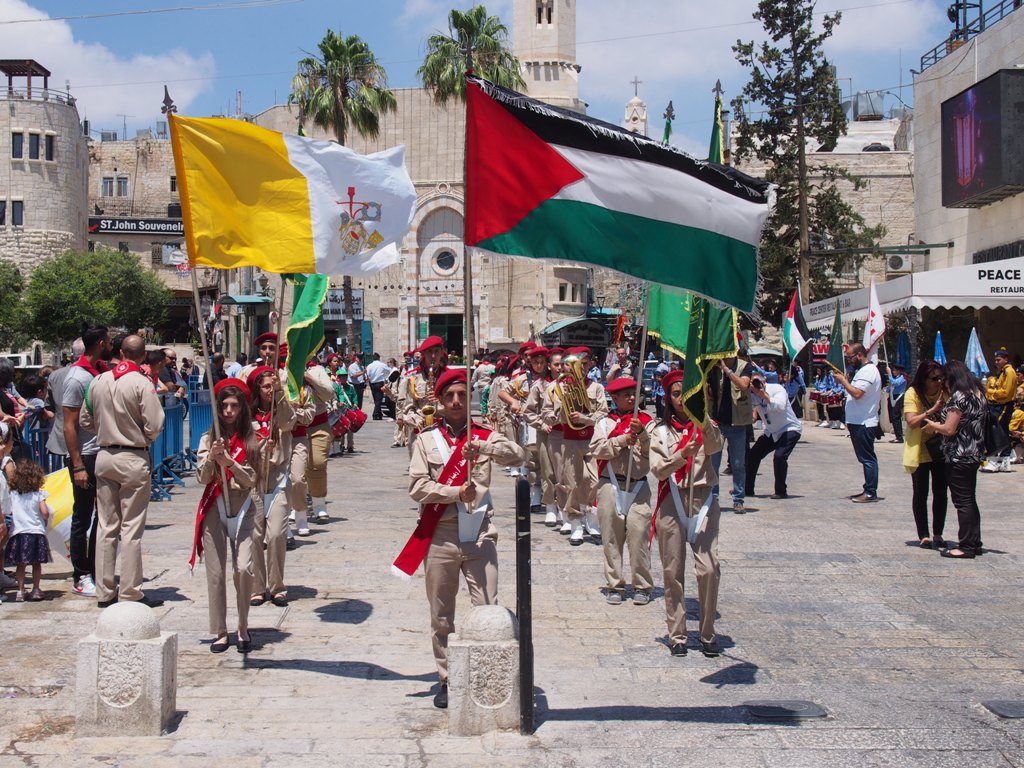 رئيسة وأعضاء المجلس البلدي في بيت لحم يشاركون في إستقبال حارس الأراضي المقدسة الجديد 