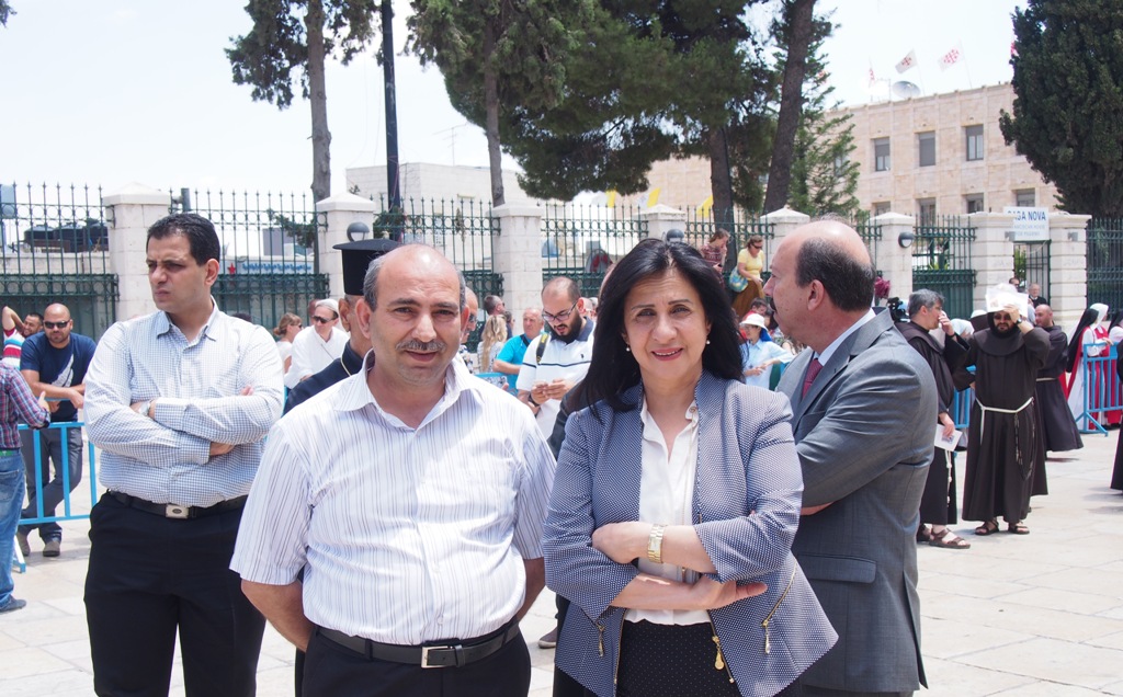 رئيسة وأعضاء المجلس البلدي في بيت لحم يشاركون في إستقبال حارس الأراضي المقدسة الجديد 