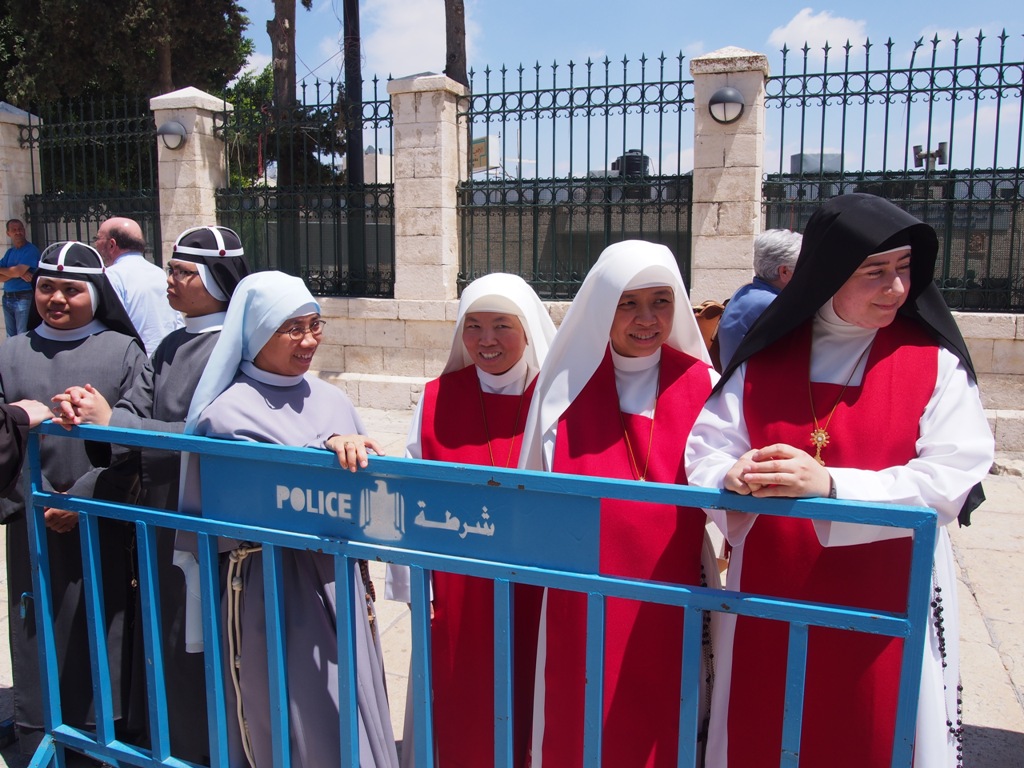 رئيسة وأعضاء المجلس البلدي في بيت لحم يشاركون في إستقبال حارس الأراضي المقدسة الجديد 