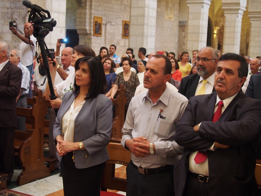 رئيسة وأعضاء المجلس البلدي في بيت لحم يشاركون في إستقبال حارس الأراضي المقدسة الجديد 