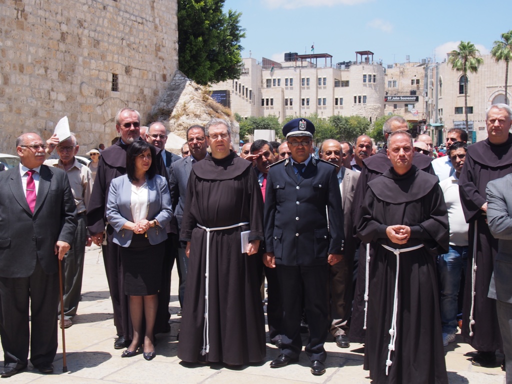 رئيسة وأعضاء المجلس البلدي في بيت لحم يشاركون في إستقبال حارس الأراضي المقدسة الجديد 