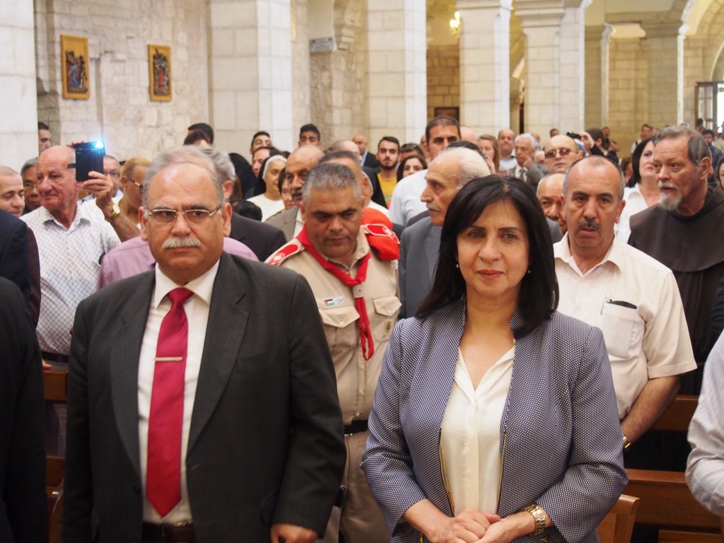 رئيسة وأعضاء المجلس البلدي في بيت لحم يشاركون في إستقبال حارس الأراضي المقدسة الجديد 