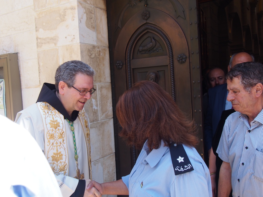 رئيسة وأعضاء المجلس البلدي في بيت لحم يشاركون في إستقبال حارس الأراضي المقدسة الجديد 