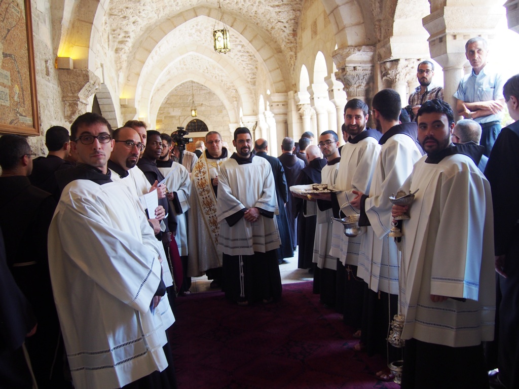 رئيسة وأعضاء المجلس البلدي في بيت لحم يشاركون في إستقبال حارس الأراضي المقدسة الجديد 