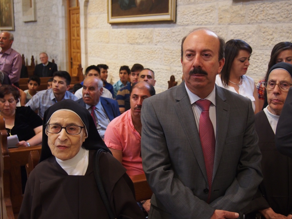 رئيسة وأعضاء المجلس البلدي في بيت لحم يشاركون في إستقبال حارس الأراضي المقدسة الجديد 